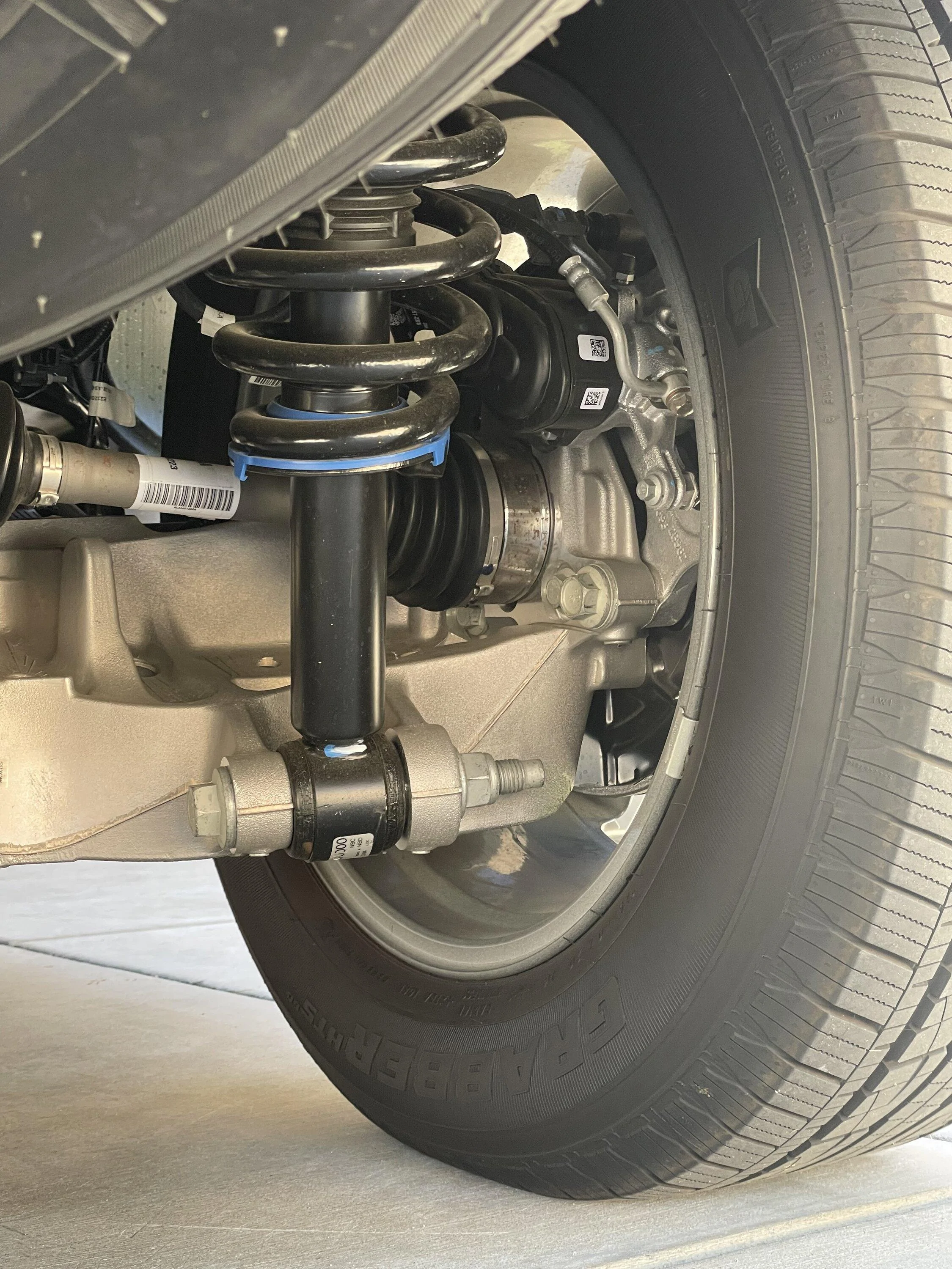 Ford F-150 Lightning Dealer Forgot to Remove Rear Shipping Spacers 55C283E8-073E-46A8-A946-4761E69E629D