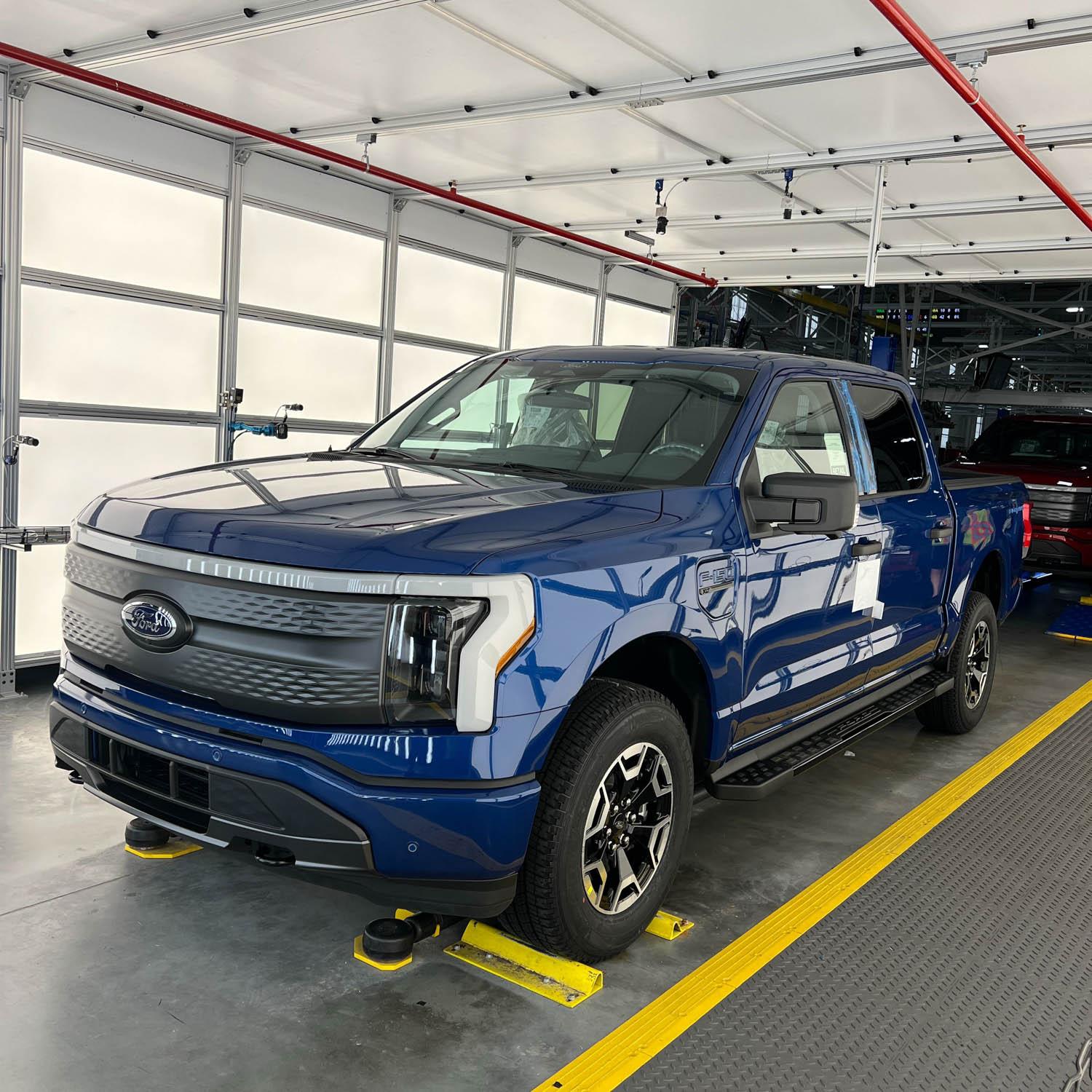 Ford F-150 Lightning ✅ 6/6 Lightning Build Week Group image (1)