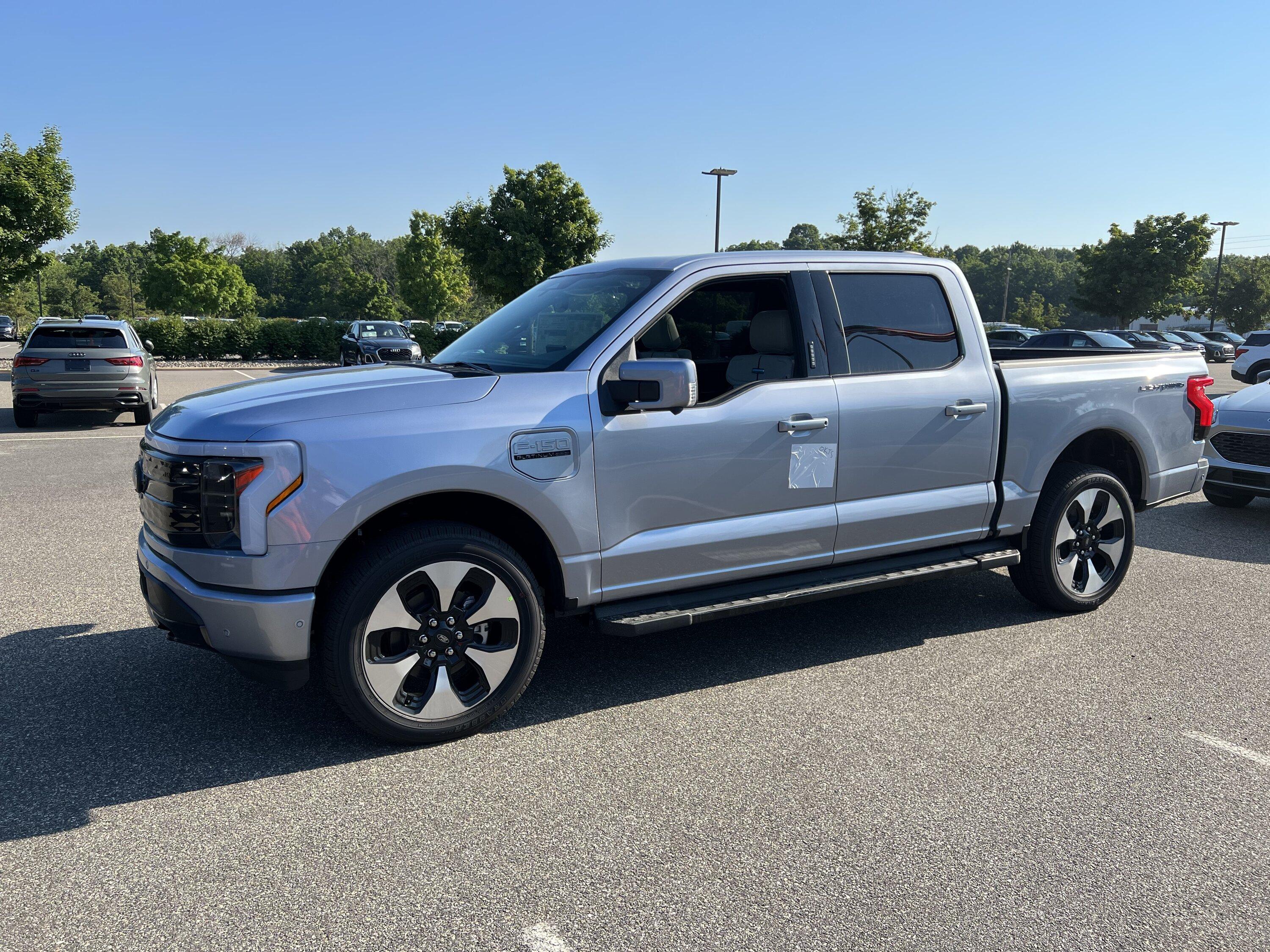 Ford F-150 Lightning ✅  6/13 Lightning Build Week Group IMG_3562