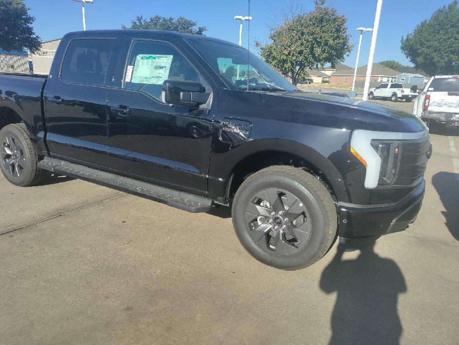 Ford F-150 Lightning ✅ 6/6 Lightning Build Week Group 66843E32-5E9A-40D9-A67C-3A54E9C6EB3E