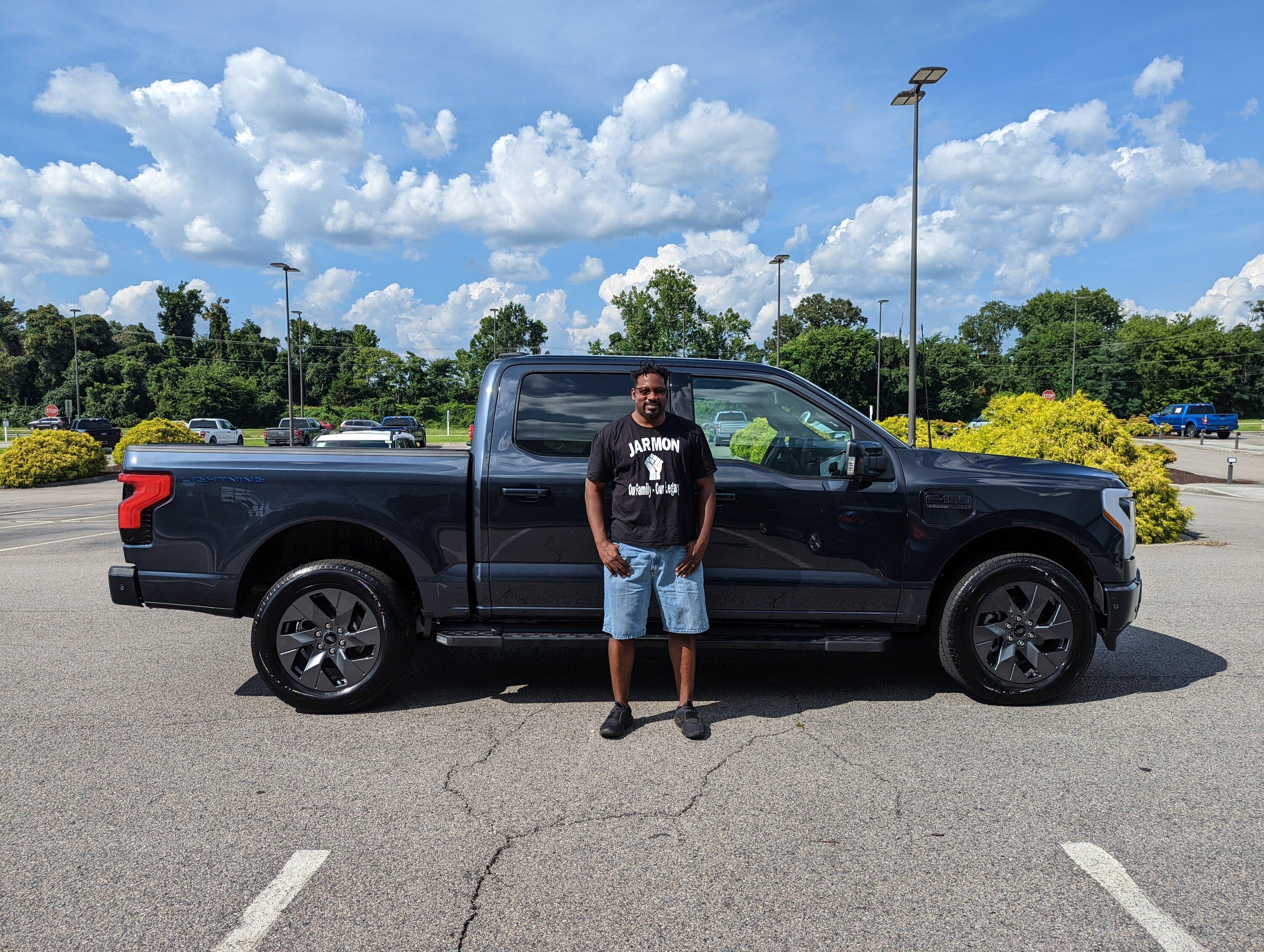 Ford F-150 Lightning ✅ 6/6 Lightning Build Week Group PXL_20220802_201516398