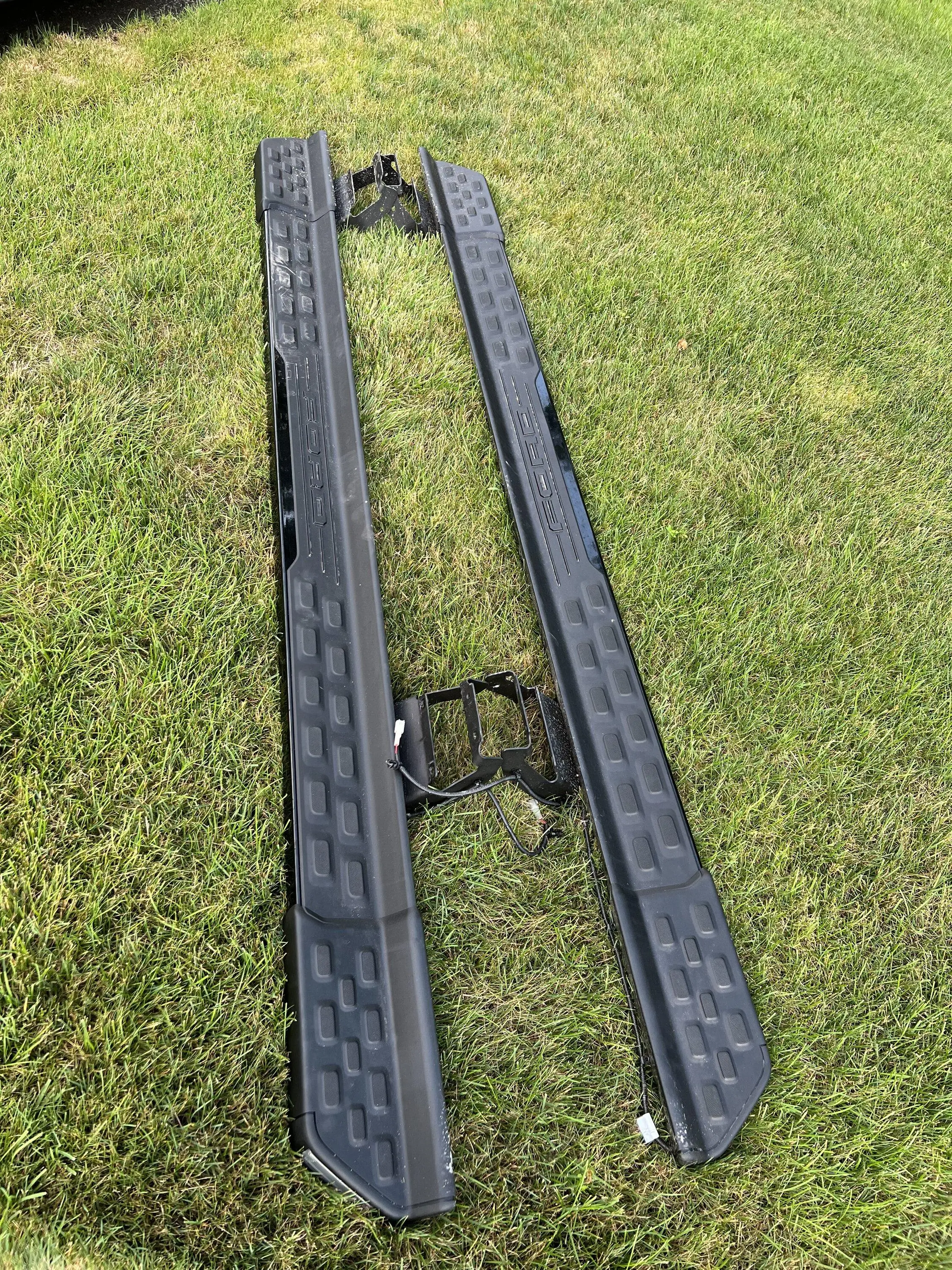 Ford F-150 Lightning WTS: Platinum Running boards 92D11BE9-9E25-404C-9FE9-0E5A12121E87