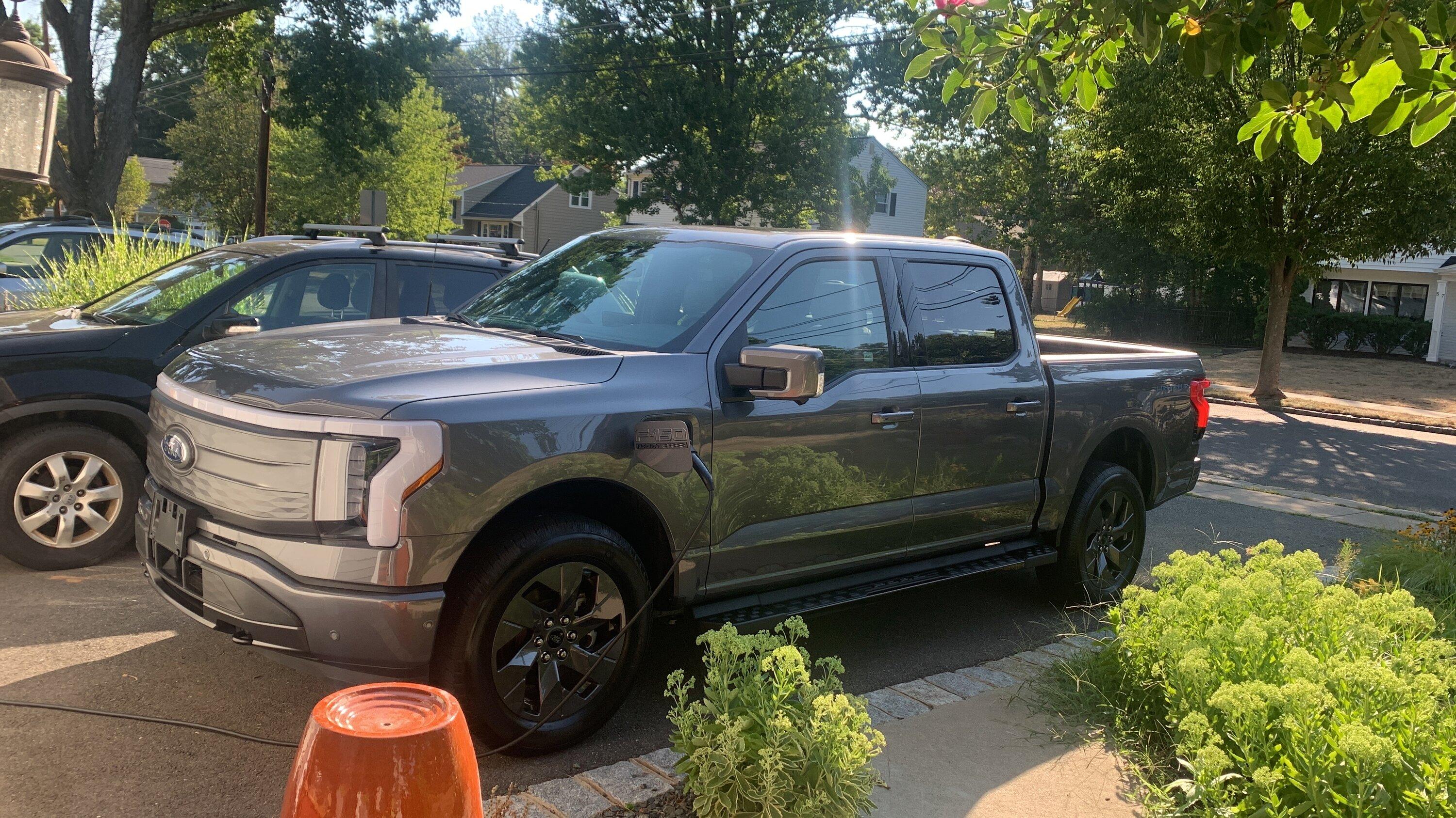 Ford F-150 Lightning ✅ 5/9 Lightning Build Week Group ED505691-E47C-4515-B8A0-C0A94E7EA75D