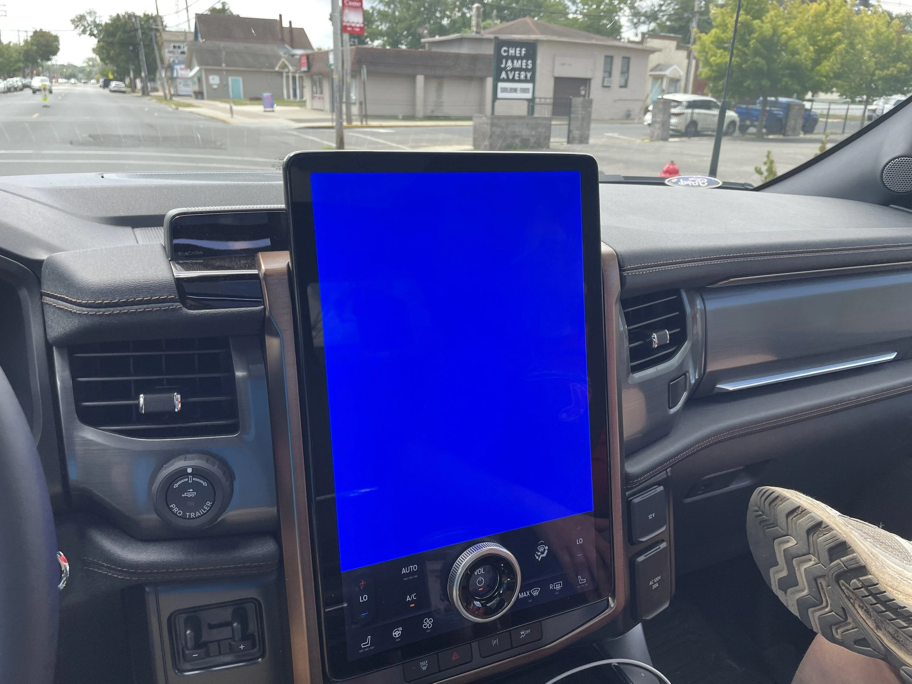 Ford F-150 Lightning Boooo Screen Dead F84047E7-76B0-41E0-BA7F-6962715D3DAE