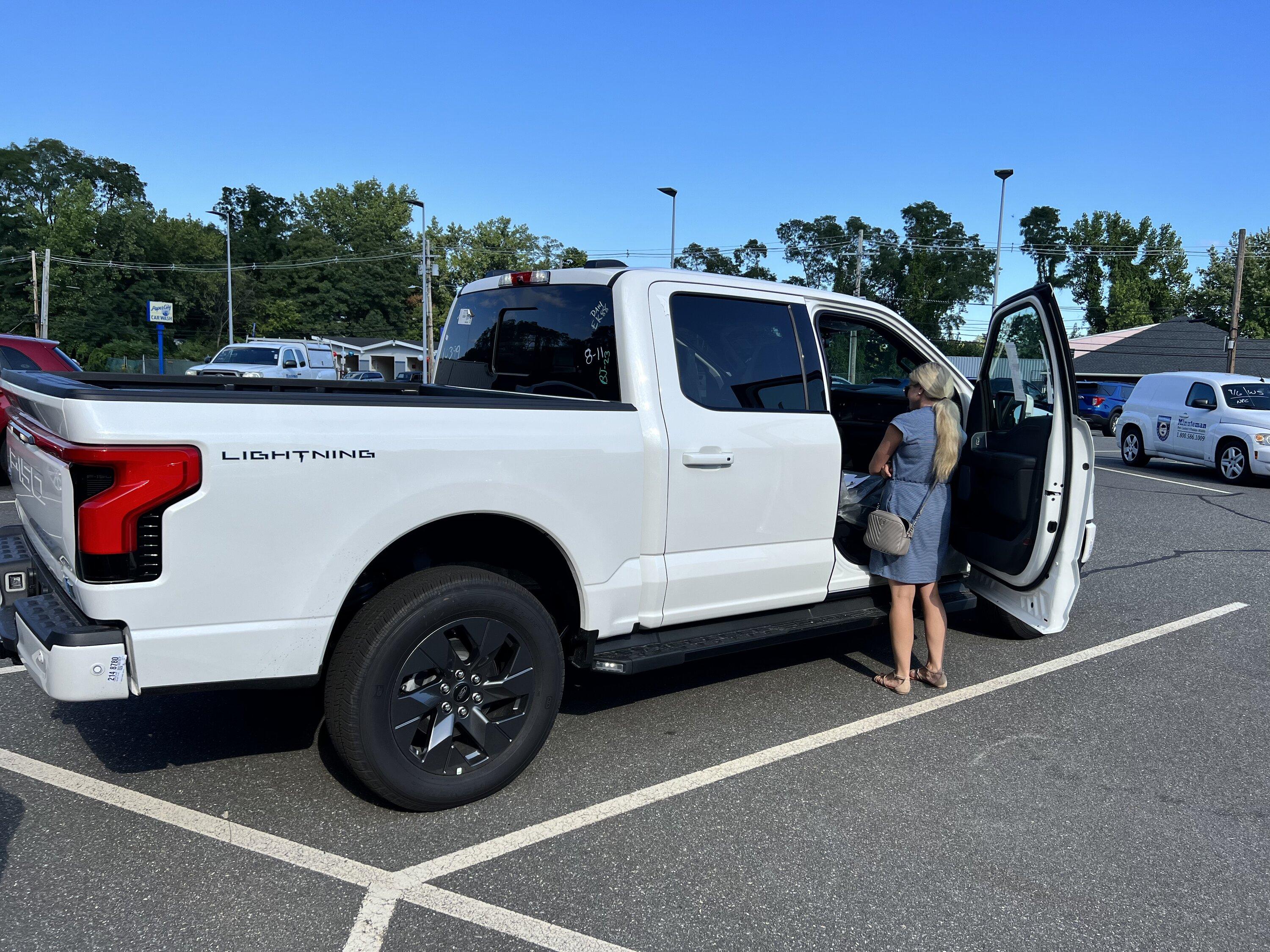 Ford F-150 Lightning ✅ 8/1 Lightning Build Week Group 79937B86-42DF-4542-9298-5BE925388C01