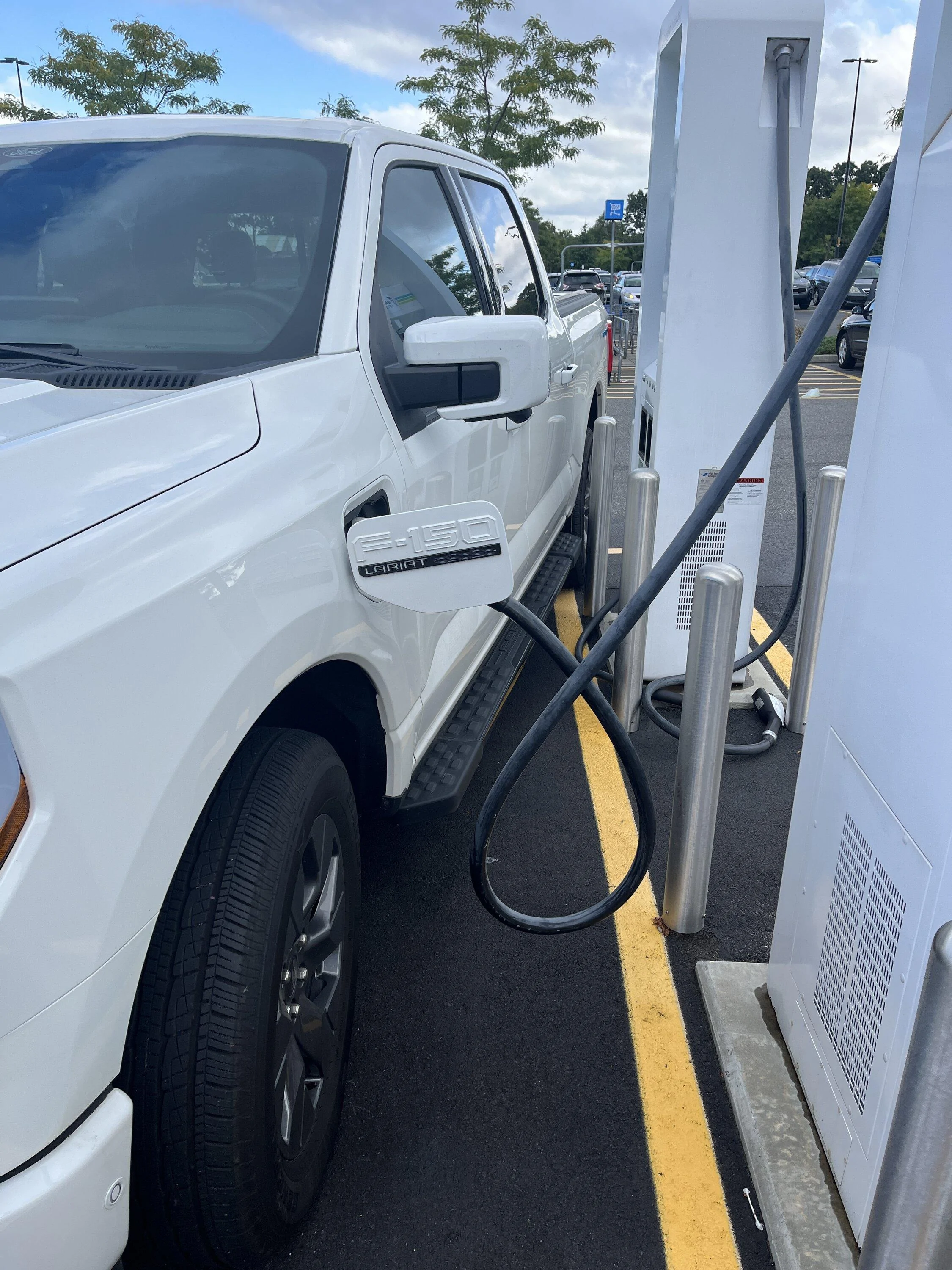 Ford F-150 Lightning Fitting in a charging station meant for a car 😖 5FAB9A60-BA4F-4B8B-8AB3-DCB2E2051256