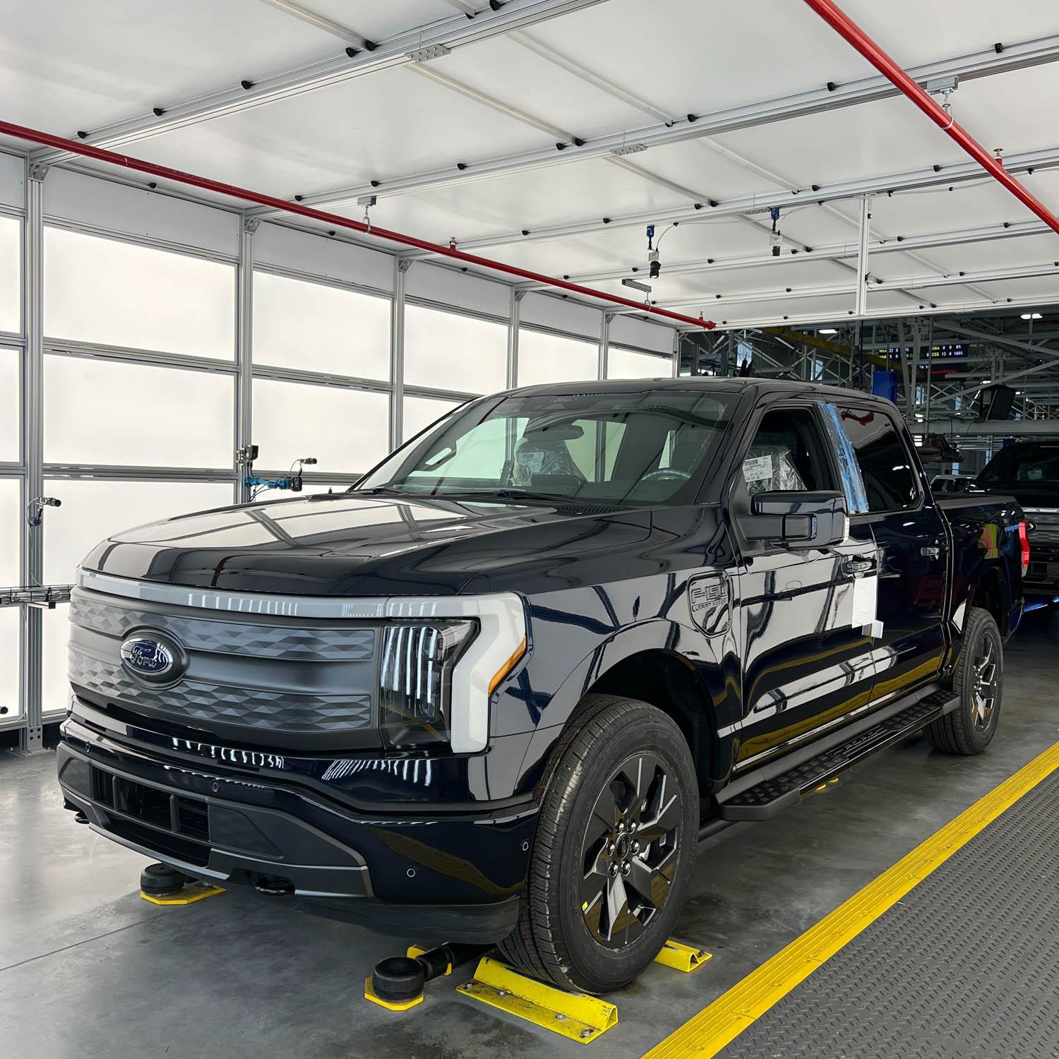 Ford F-150 Lightning ✅ 8/8 Lightning Build Week Group 946A9C81-0770-428D-9F80-A6A8276D0A2D
