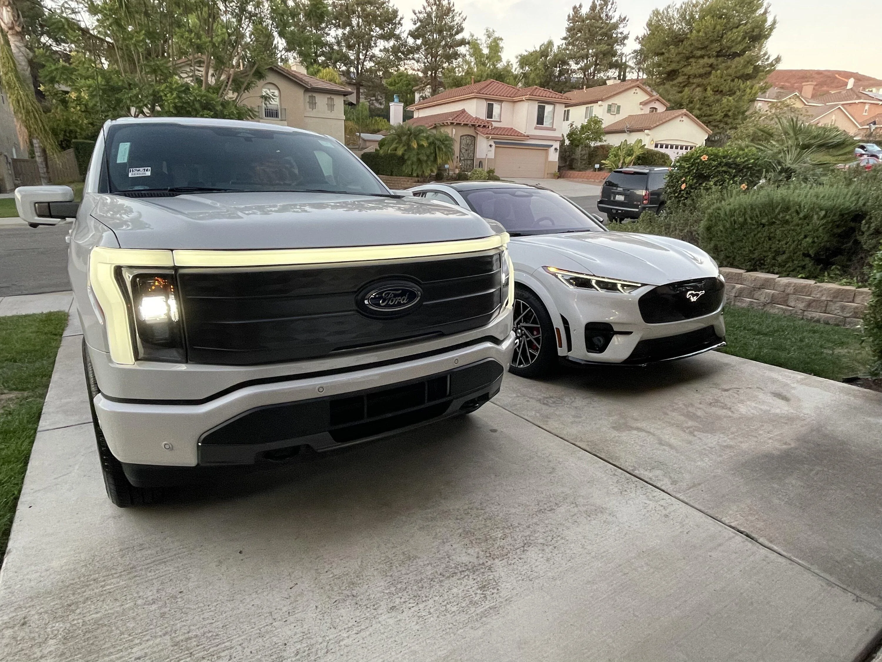 Ford F-150 Lightning ✅ 5/2 Lightning Build Week Group 573495D7-822B-49BE-8E95-1D95DB340CDB