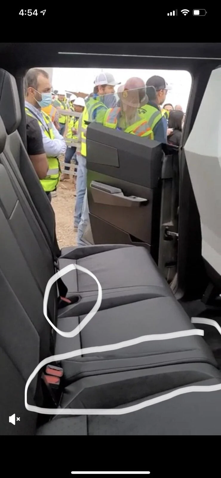 Ford F-150 Lightning How can cybertruck provides 6.5 feet bed? 6940B5C7-15DF-4622-ADE3-00CF87D406F1