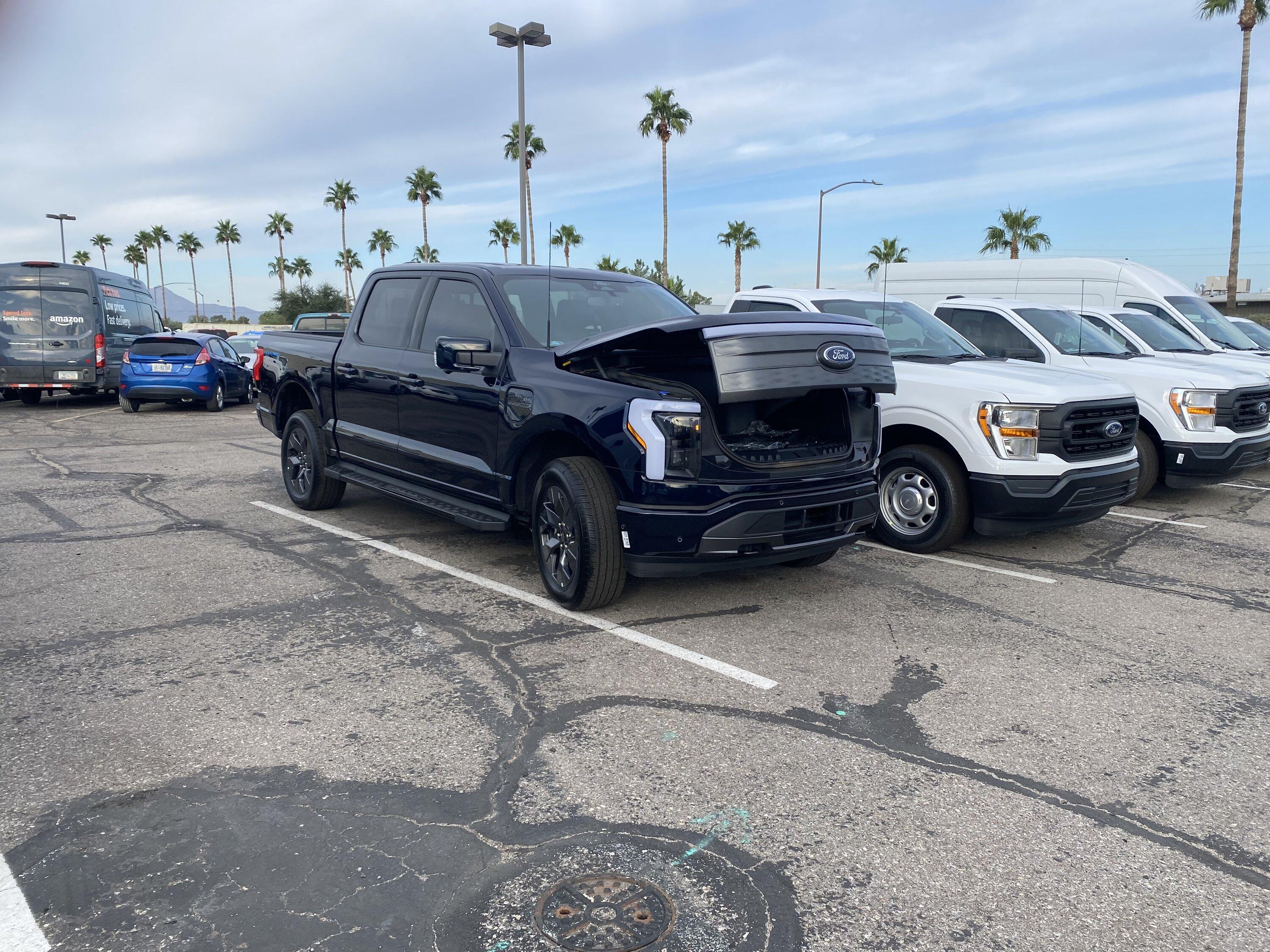 Ford F-150 Lightning ✅ 8/8 Lightning Build Week Group B991CFF9-C8A0-450E-AA0B-A41A505D344B