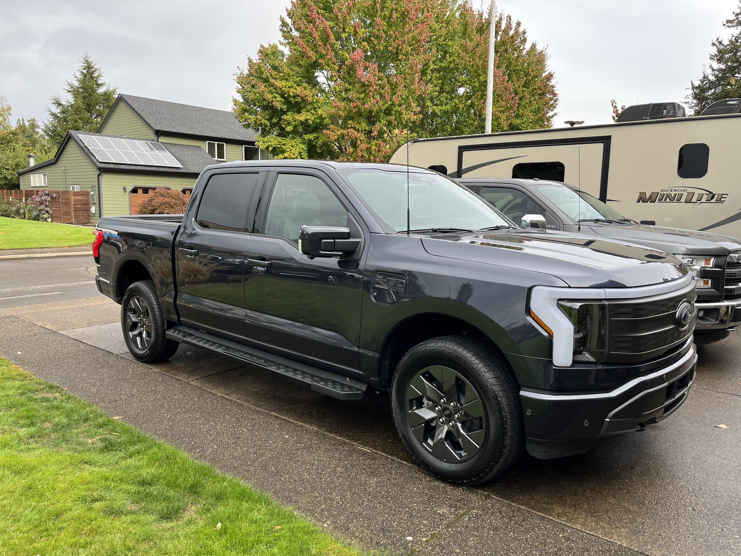 Ford F-150 Lightning ✅ 9/19 Lightning Build Week Group 20A042B1-1E20-4786-8A6D-C5642ABB43EC