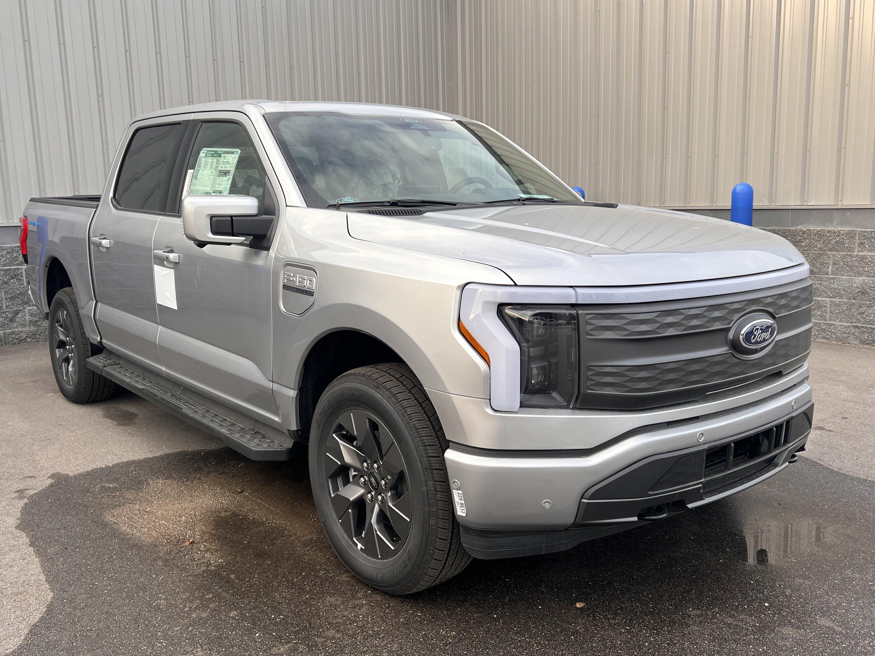 Ford F-150 Lightning ✅ 8/15/22 Lightning Build Week Group 1667225745540