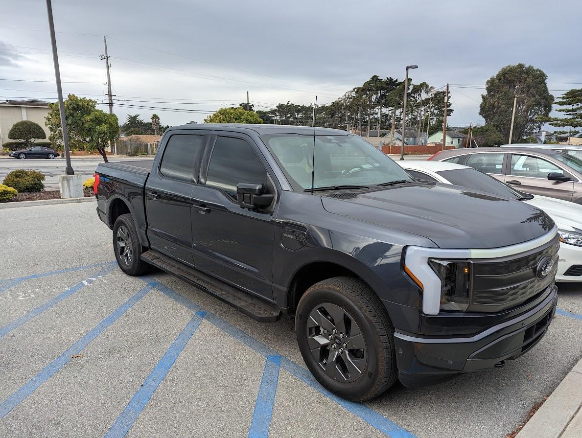 Ford F-150 Lightning ✅ 8/8 Lightning Build Week Group PXL_20221101_185021103