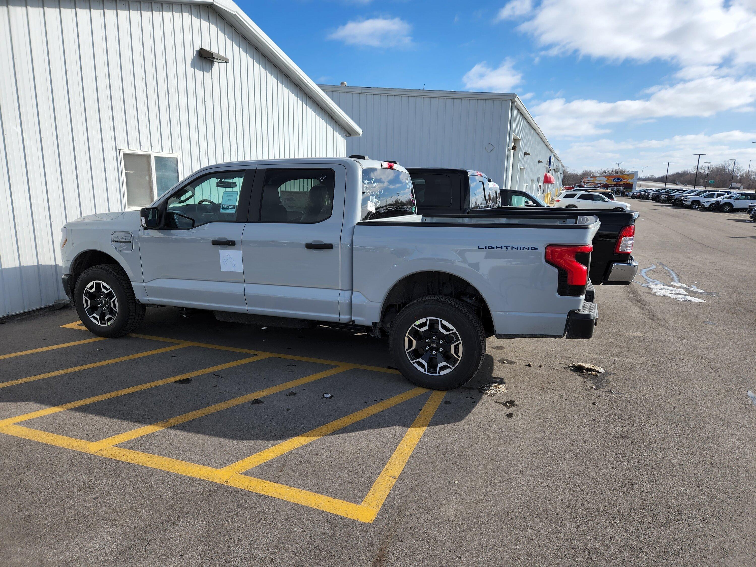 Ford F-150 Lightning ✅ 10/24 Lightning Build Week Group (MY2023) 20221118_123438