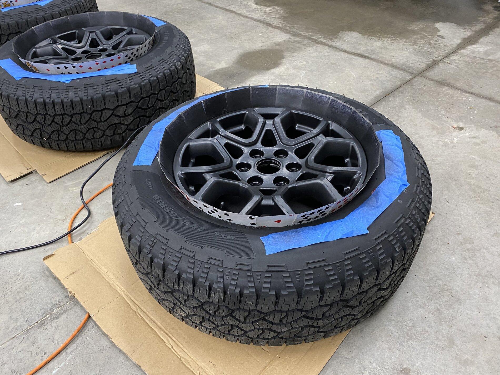 Ford F-150 Lightning Stock Wheel Offset: +44 mm / Size: 18x8.5 B95D5AAE-0E8B-432F-A6F5-5EB6F341A1BF