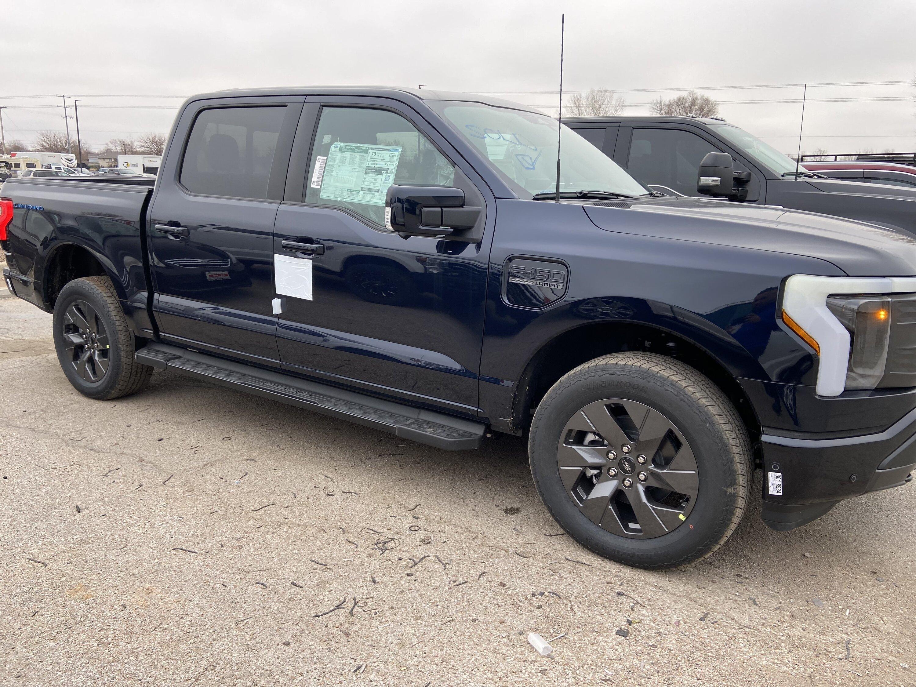 Ford F-150 Lightning ✅ 10/24 Lightning Build Week Group (MY2023) IMG_5669