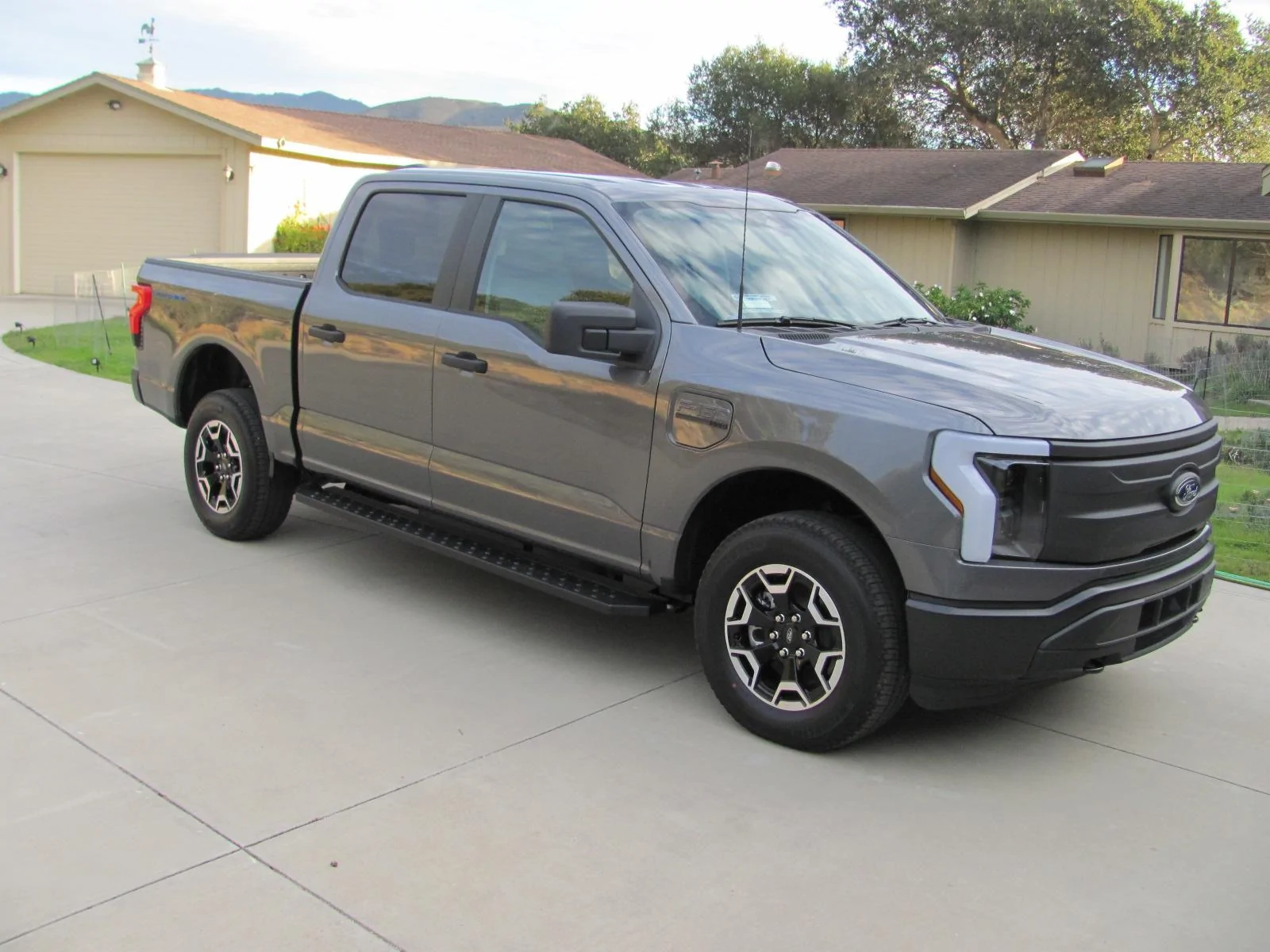 Ford F-150 Lightning ✅ 10/31 Lightning Build Week Group (MY2023) IMG_3671