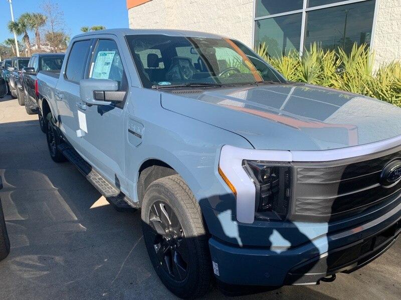 Ford F-150 Lightning ✅ 11/14 Lightning Build Week Group (MY2023) image_1