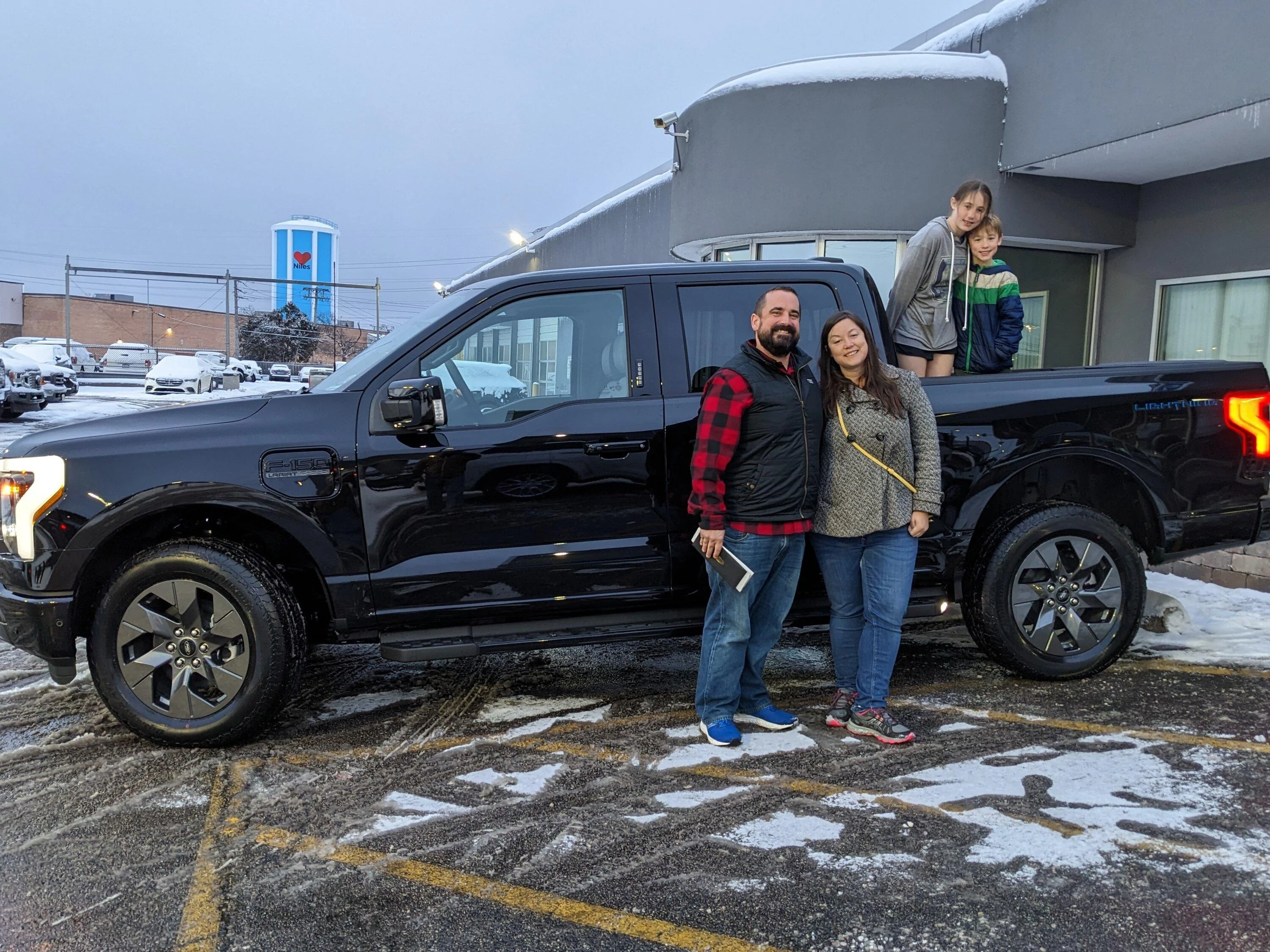 Ford F-150 Lightning ✅ 12/12 Lightning Build Week Group (MY2023) Lariat Family