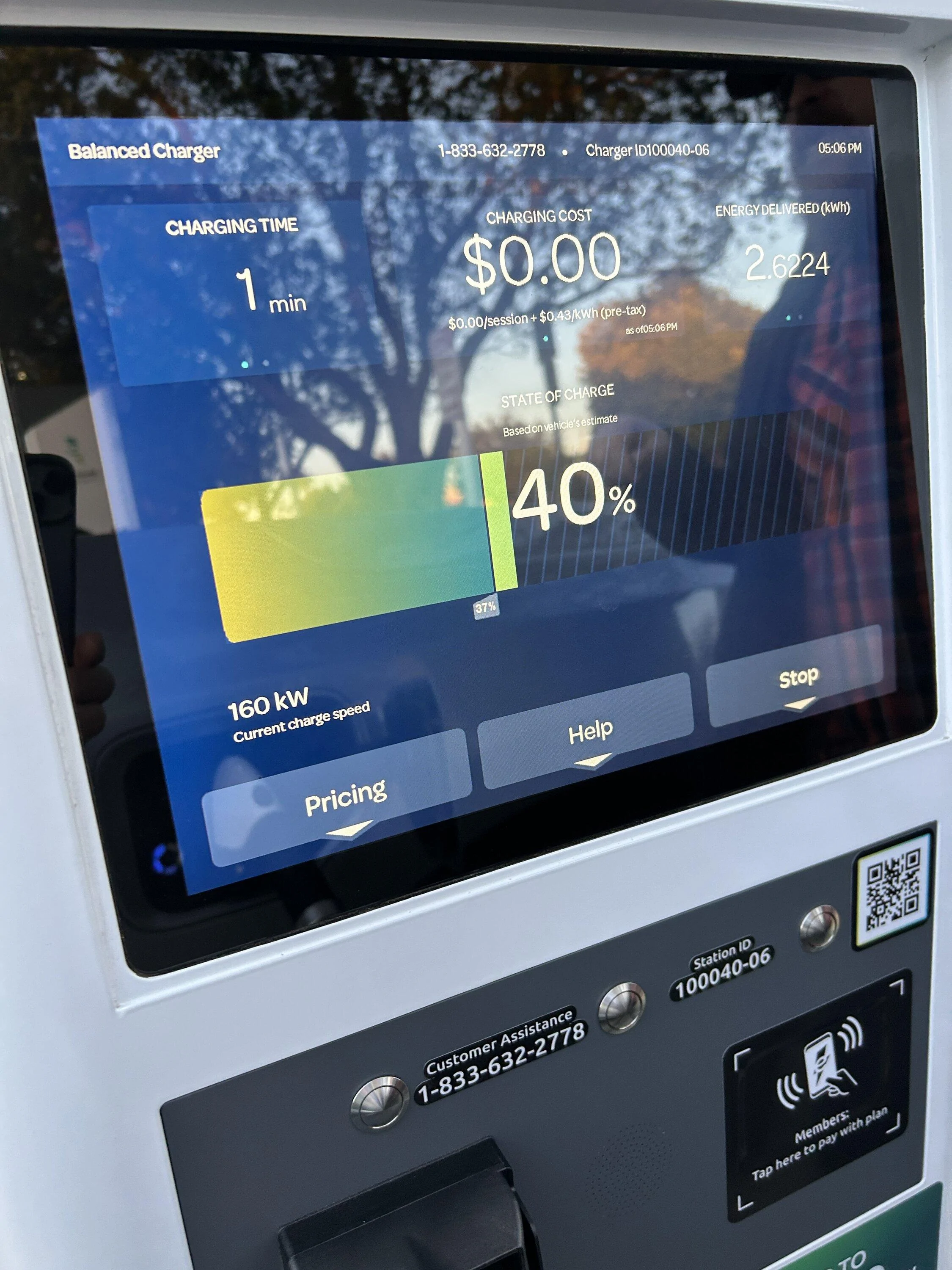 Ford F-150 Lightning HyperFast 350kW EA chargers now being upgraded - triple thunderbolt symbol for true dedicated charging IMG_0123