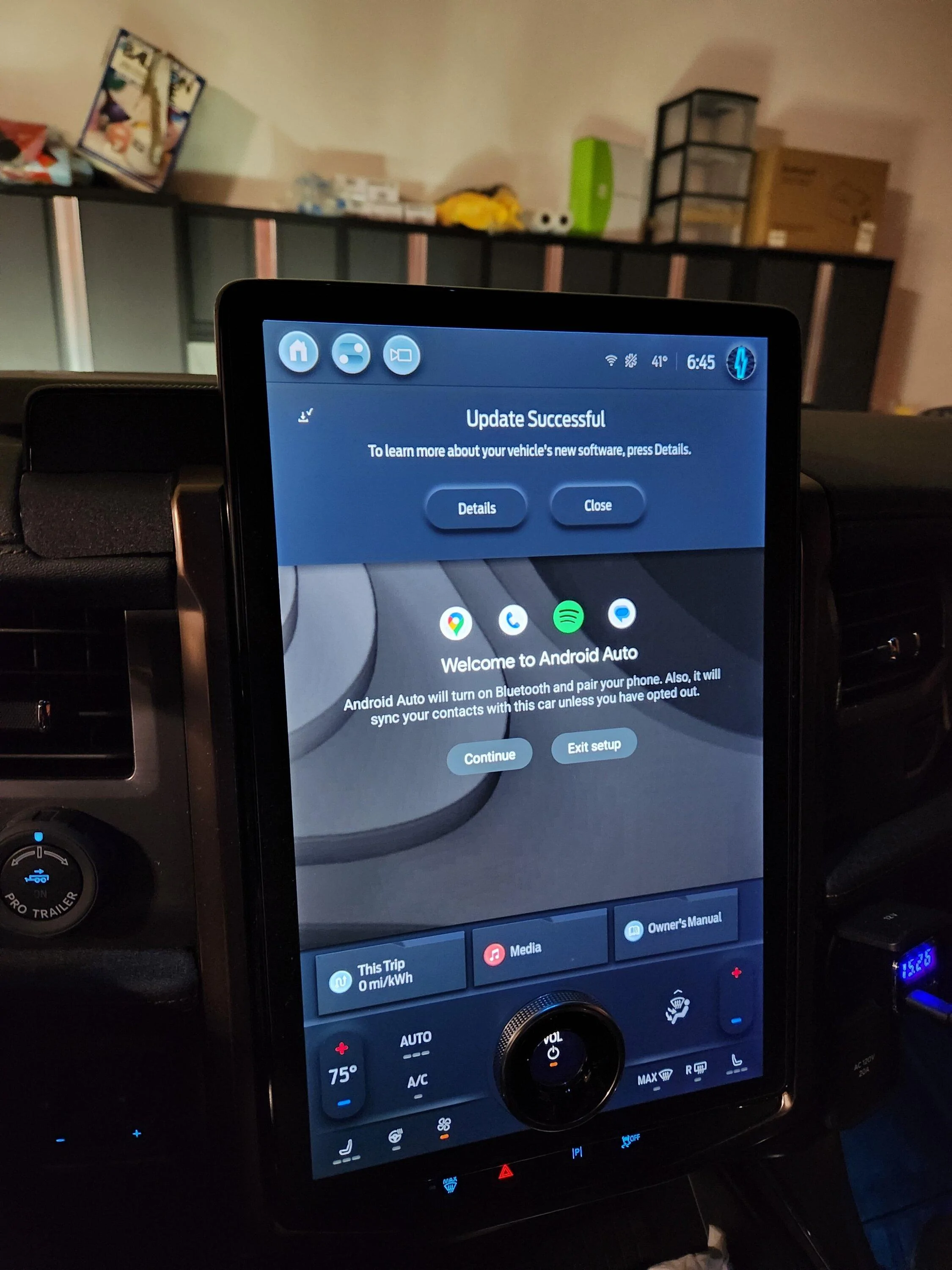 Ford F-150 Lightning Ford Power-Up 4.1.2 UI Update 20230204_064527