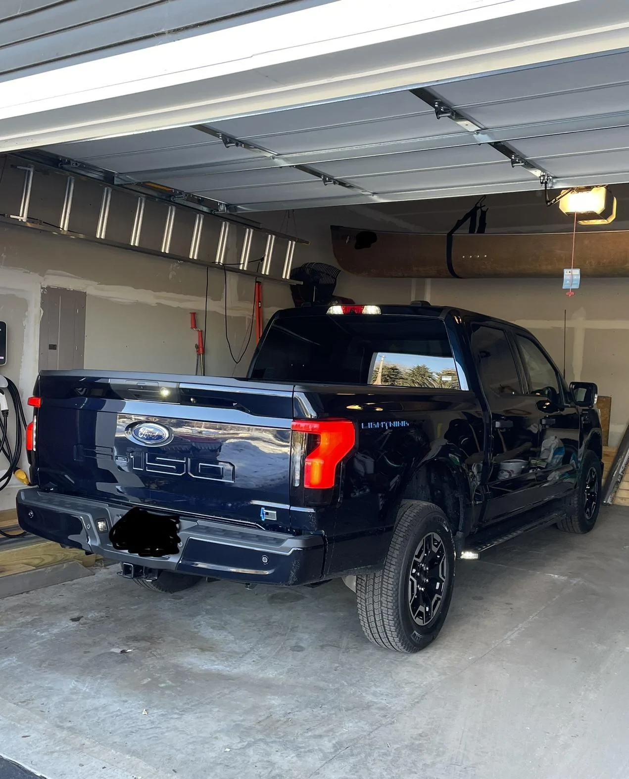 Ford F-150 Lightning ✅ 1/9/2023 Lightning Build Week Group (MY2023) BA26EC28-0012-4C4C-8879-70D5BE516BAD