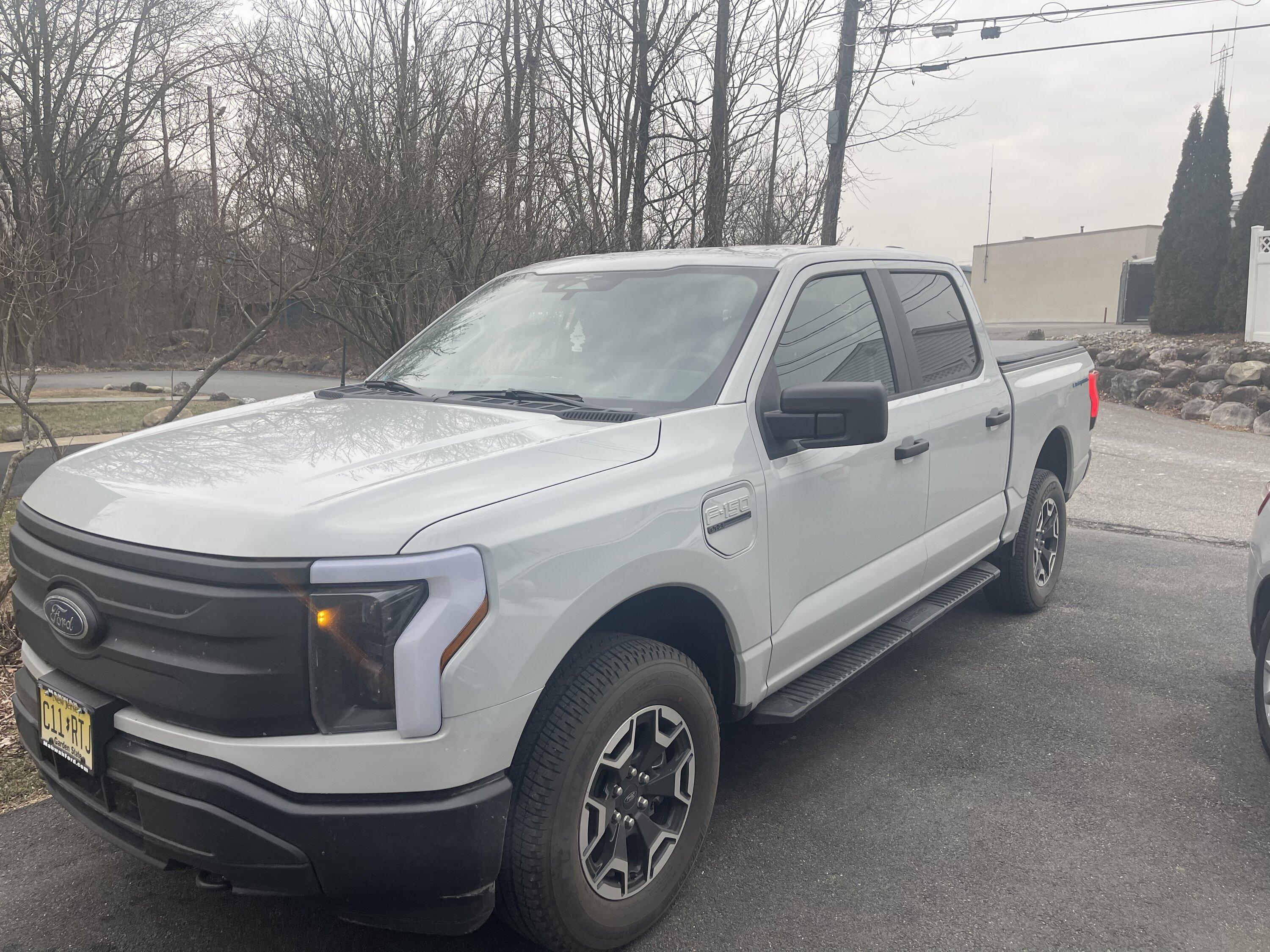 Ford F-150 Lightning 2023 Ford Lightning Pro Avalanche C96EC56C-3245-47D4-BD0F-D26E19EBE1EE