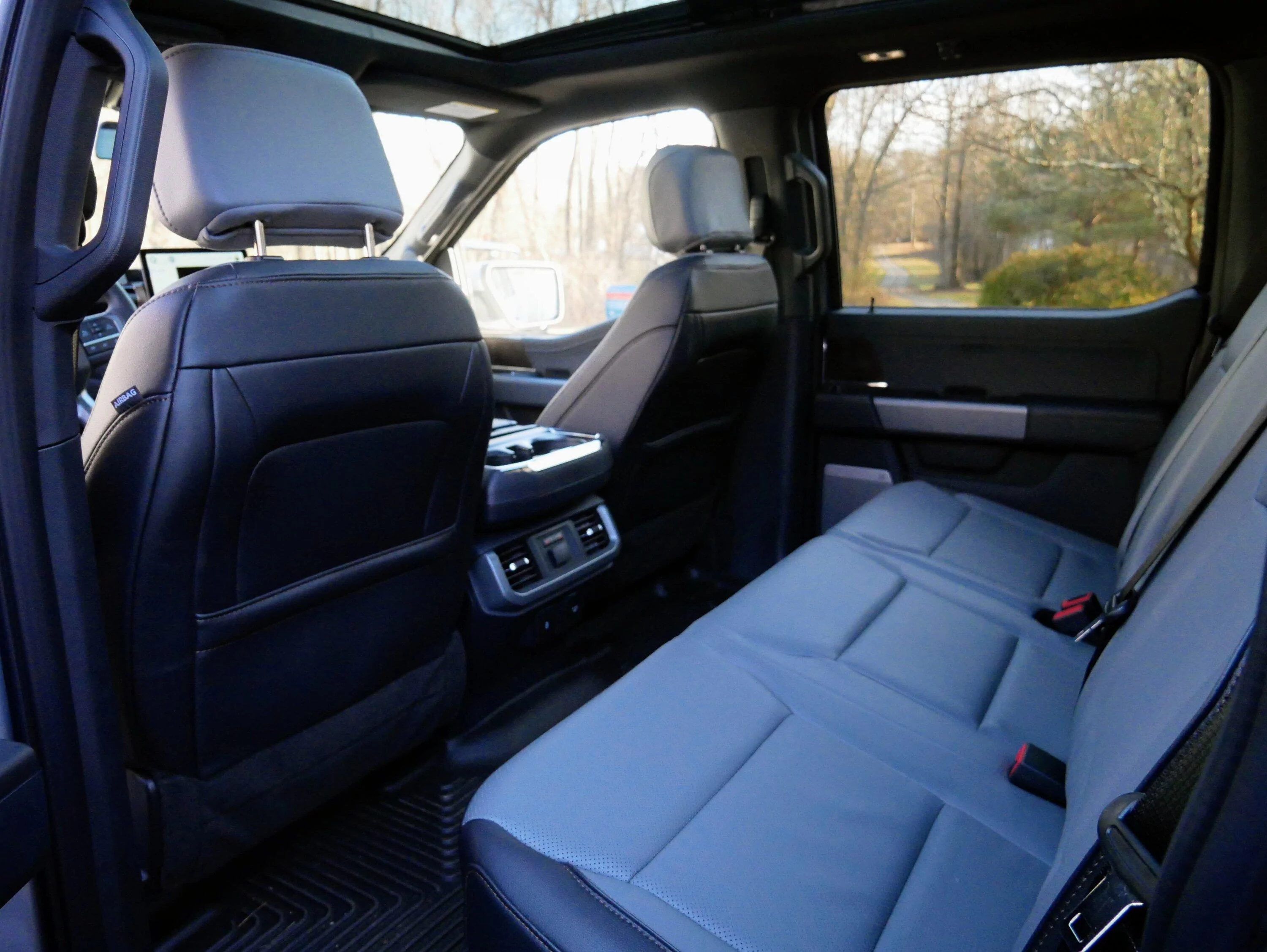 Ford F-150 Lightning 2022 Lightning Lariat ER + Max Tow + Rectractable Tonneau + Bedliner P1150233_2