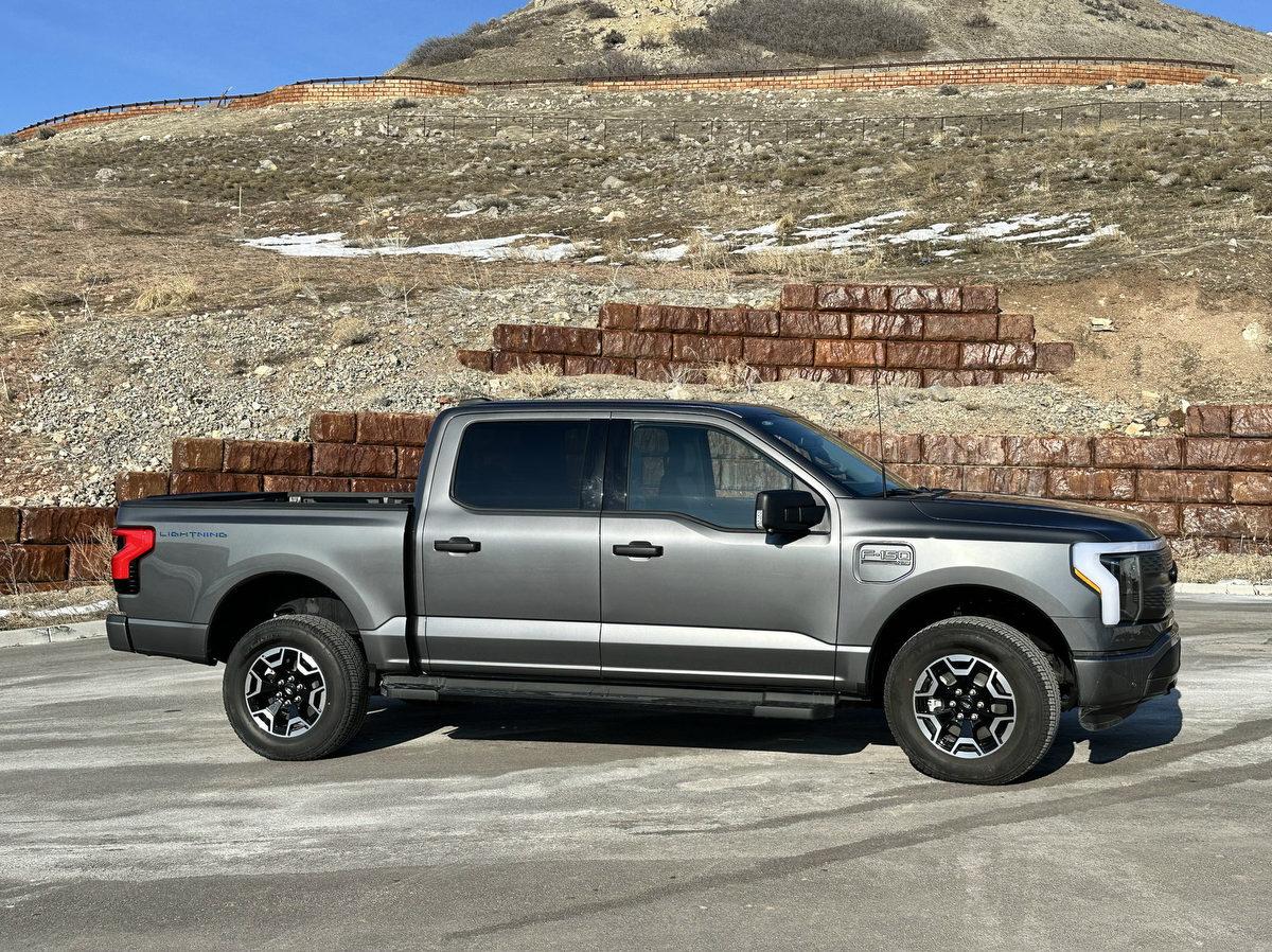 Ford F-150 Lightning 2023 XLT SR, less than 700 miles. $68,200 F150Lightning-02.JPEG