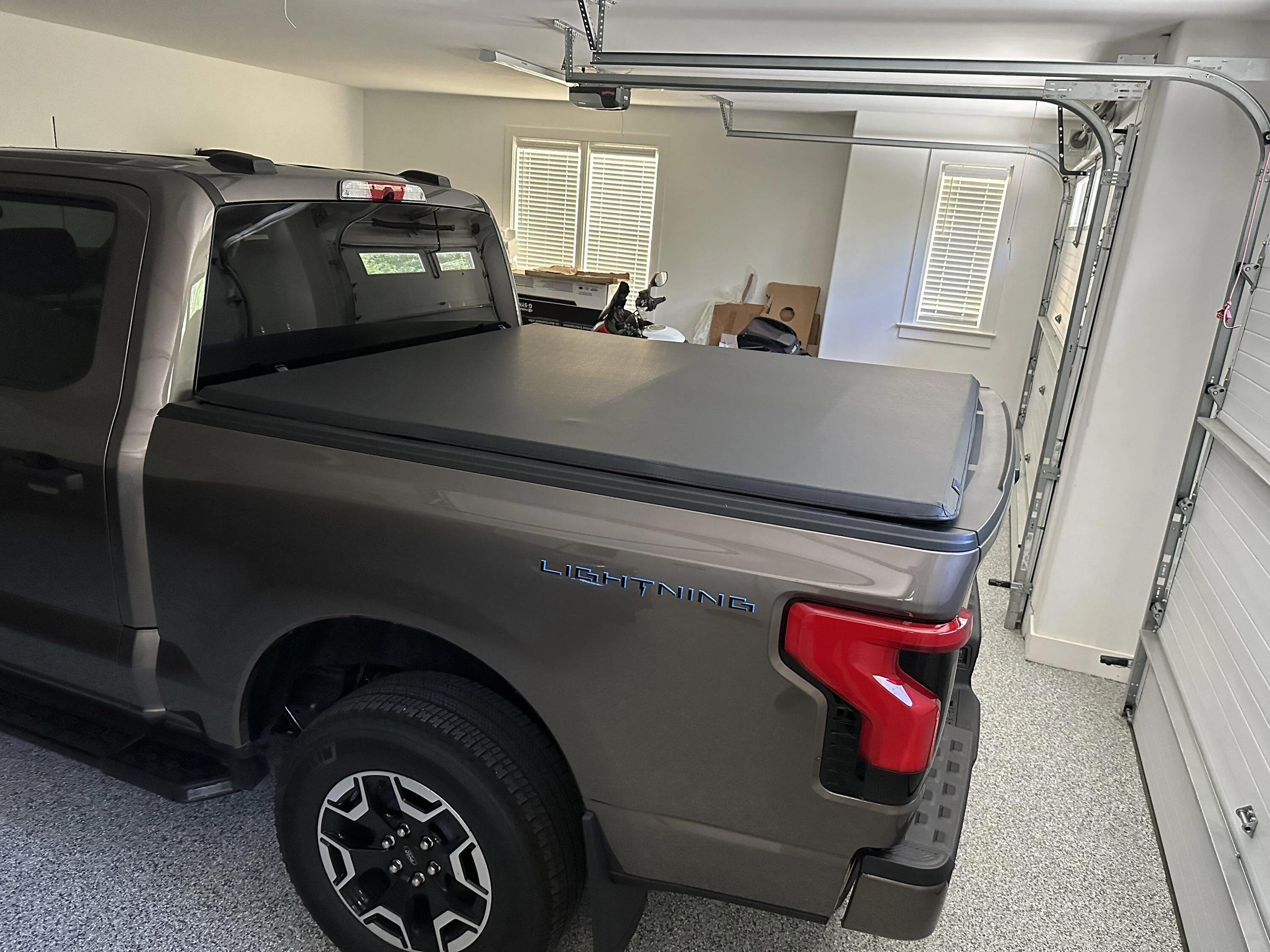 Ford F-150 Lightning Lightning Tonneau cover recommendations? IMG_2146