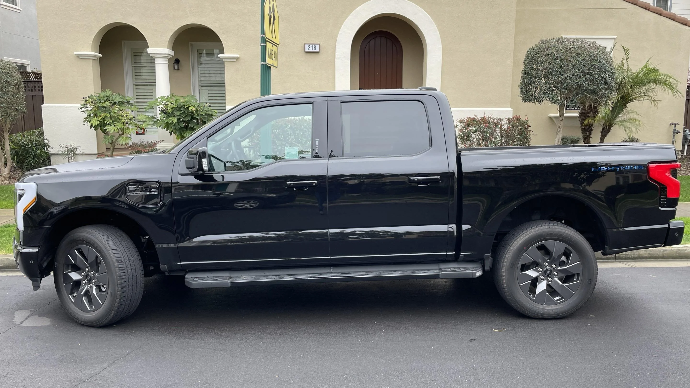 Ford F-150 Lightning Black Lariat standard range for sale 69k 0B95AD3F-7926-4C90-AE9F-19367564E1F0
