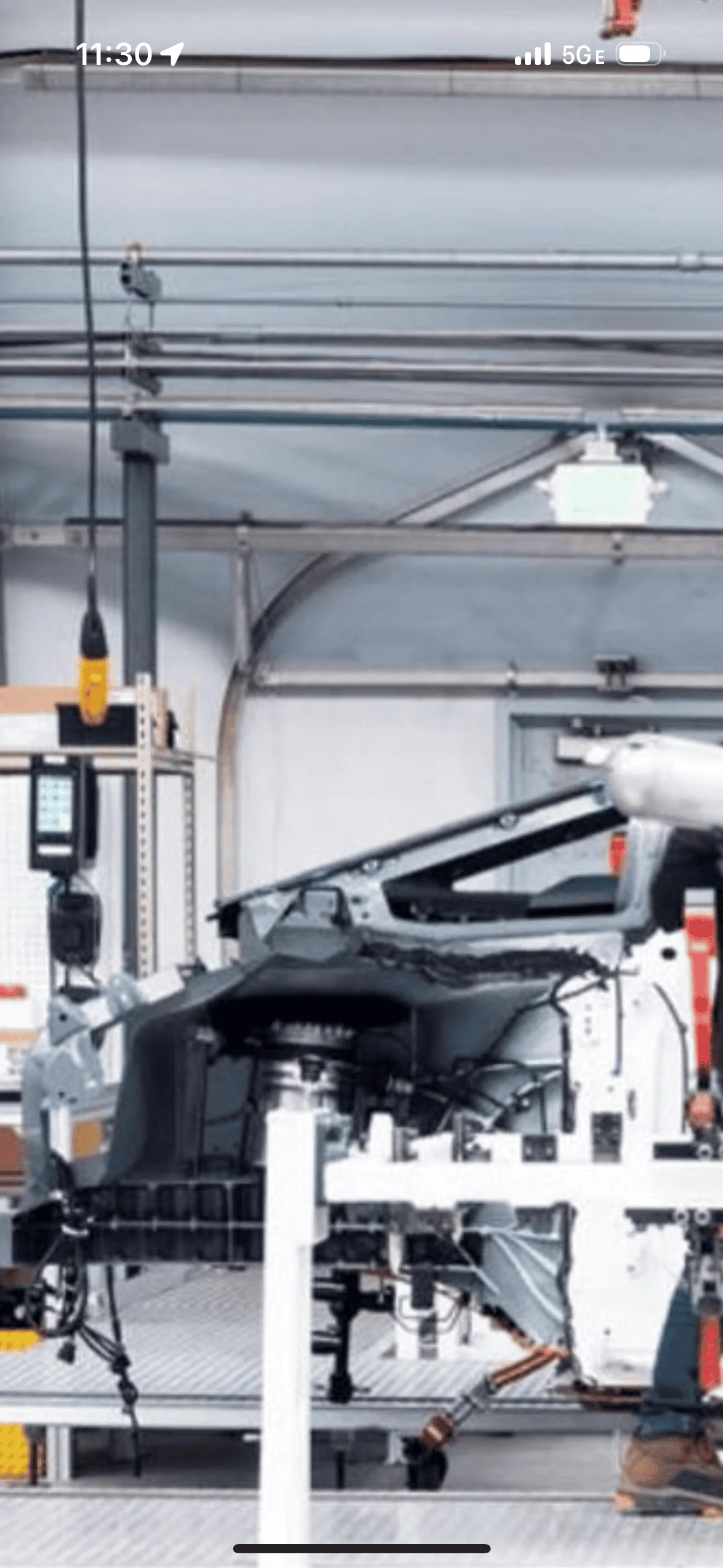 Ford F-150 Lightning Cybertruck Next to Silverado 7CC9EAB3-8E0D-47CA-937F-C1164E1B9608