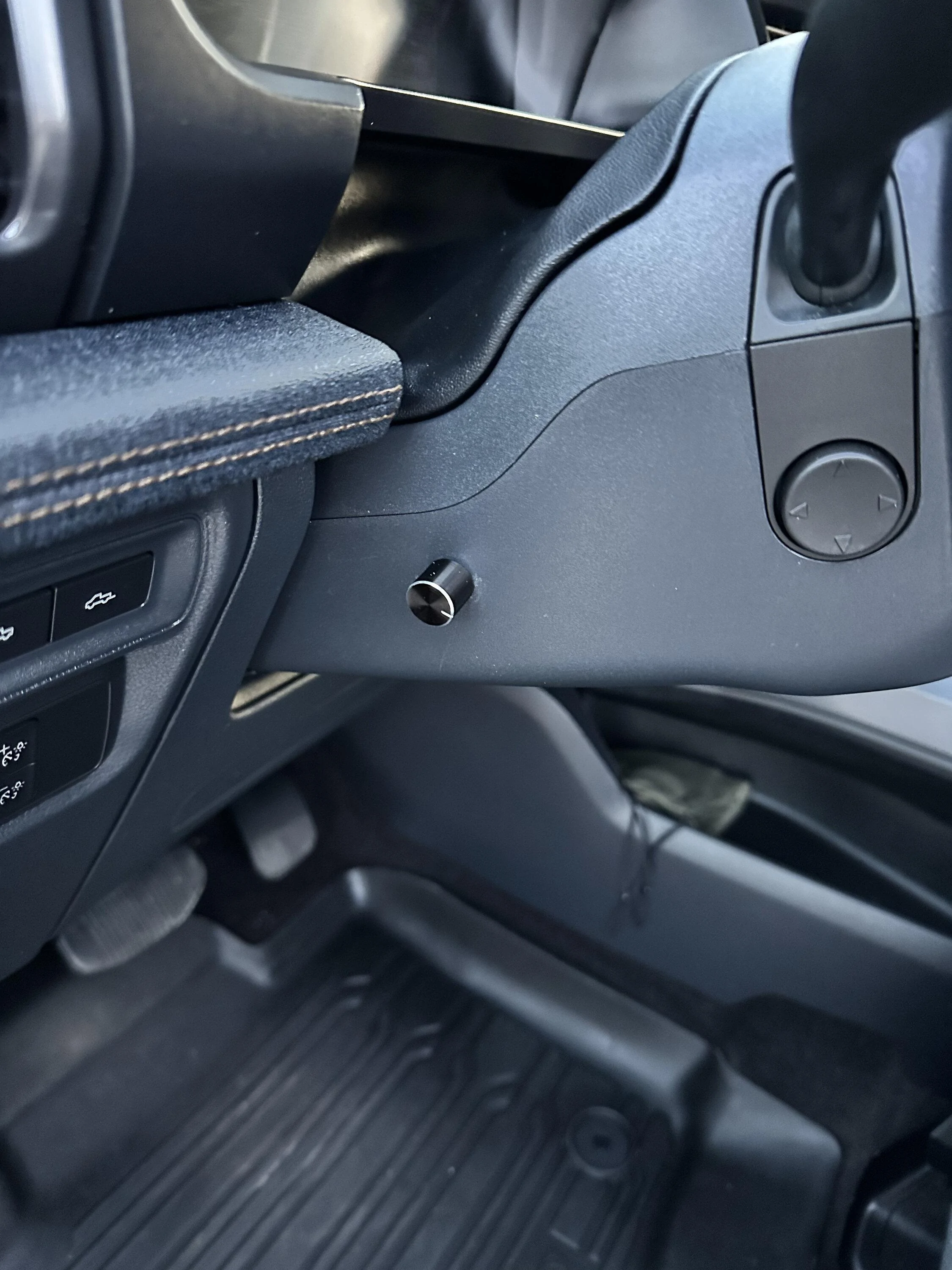Ford F-150 Lightning Sounds Good Stereo Behind the Seat kit installation 02 sub kno