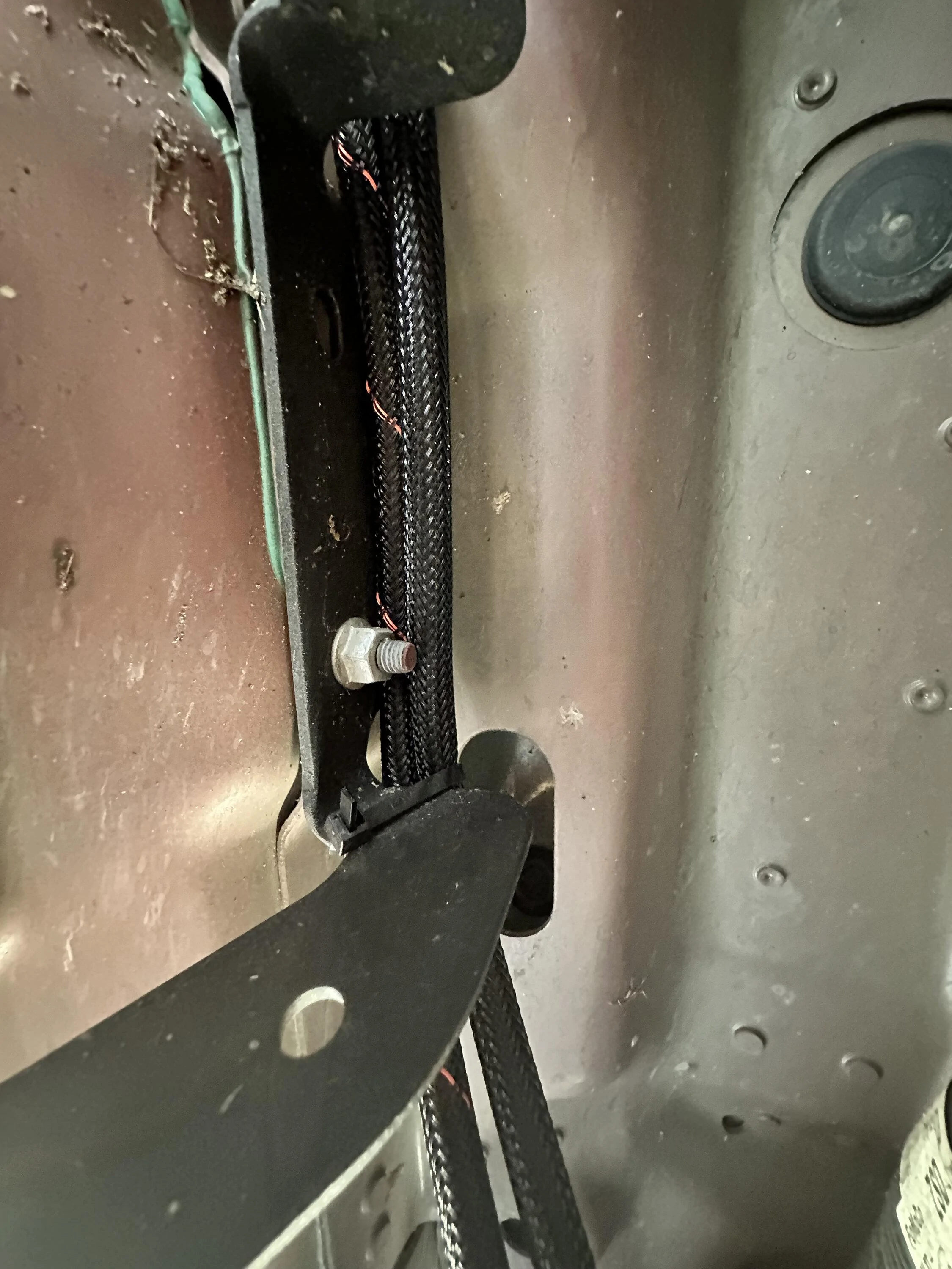 Ford F-150 Lightning Sounds Good Stereo Behind the Seat kit installation 06 zip tie to running board