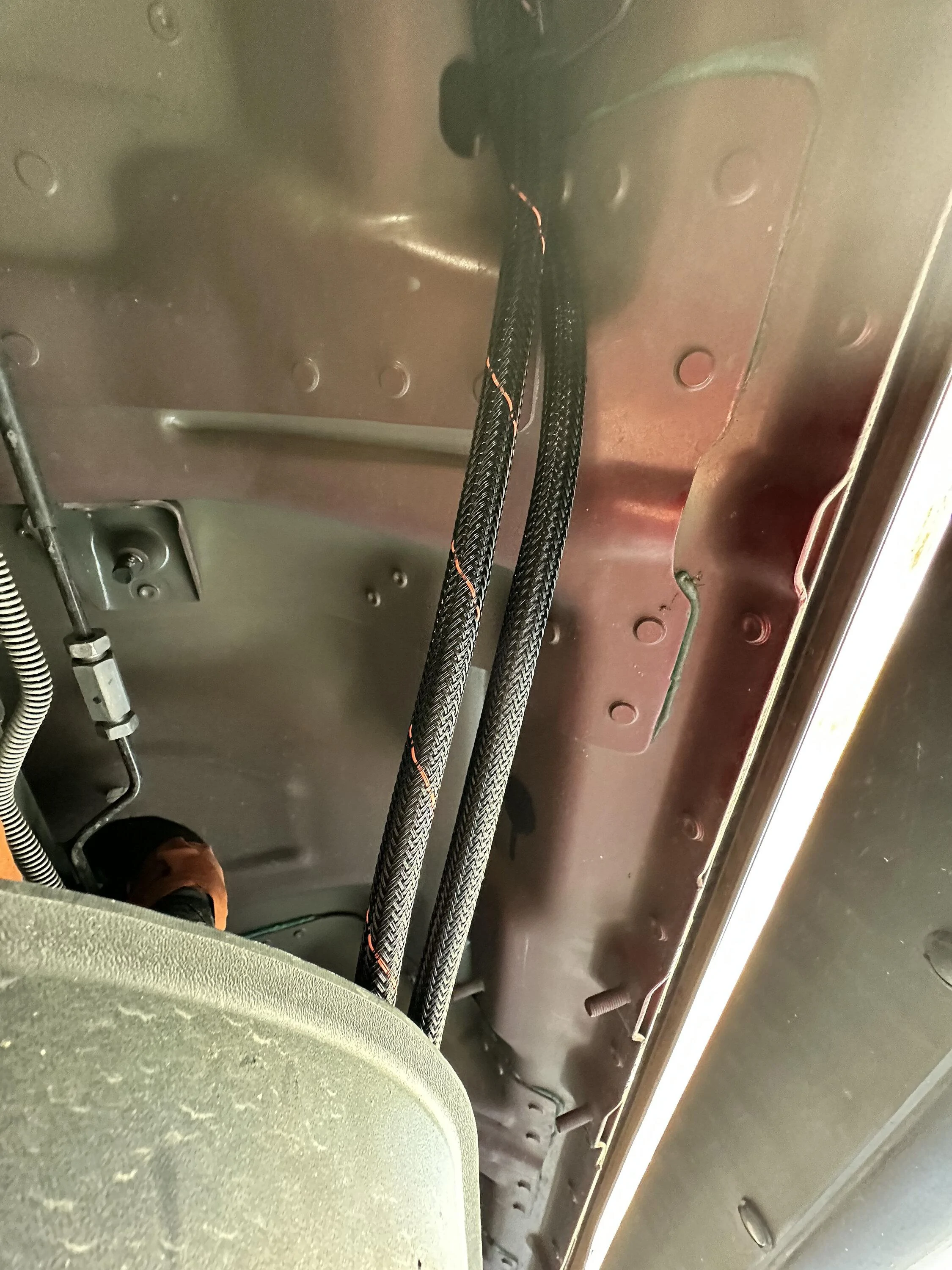 Ford F-150 Lightning Sounds Good Stereo Behind the Seat kit installation 07 into the bucket