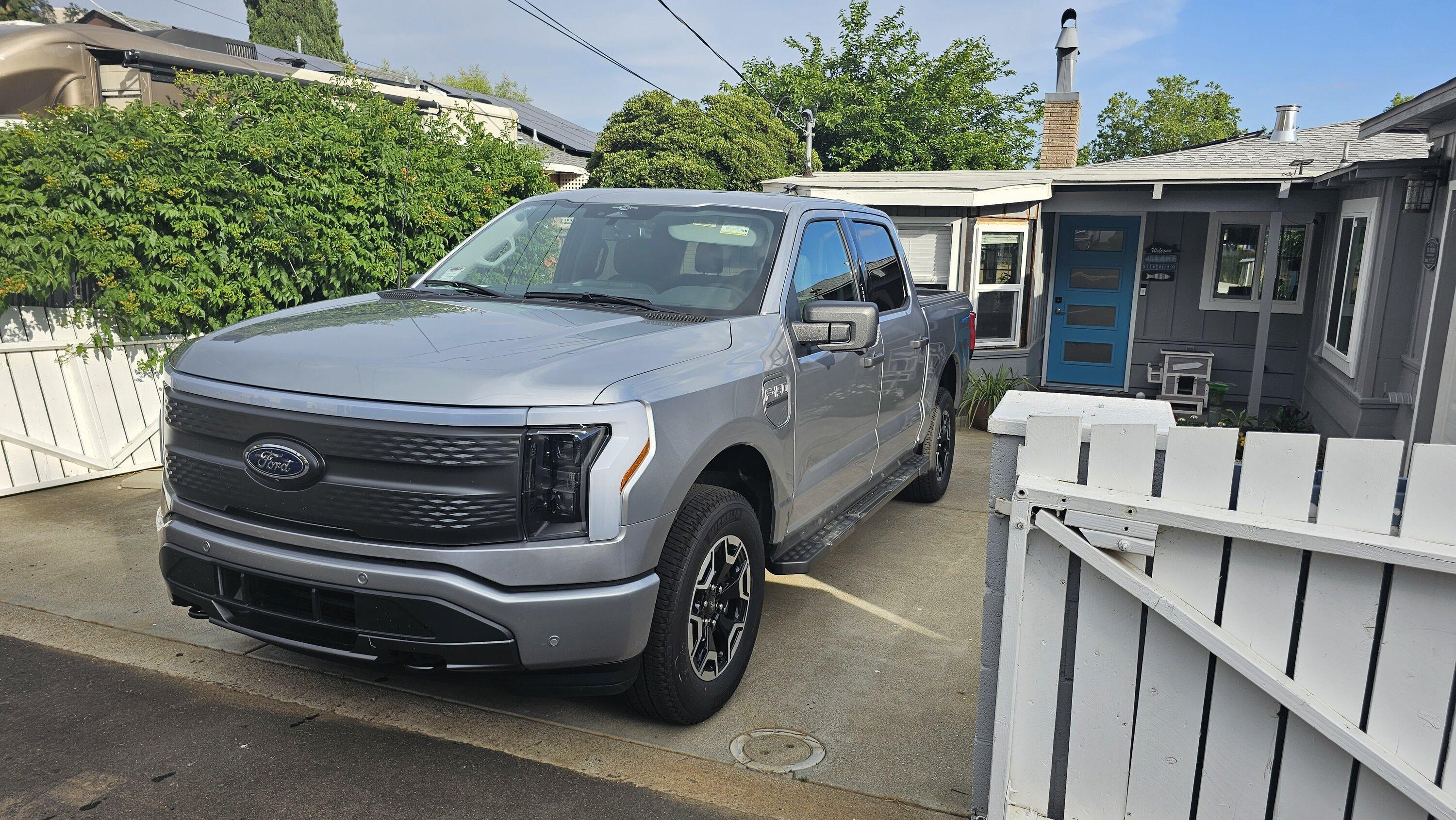 Ford F-150 Lightning Track shipping. 20230608_181829