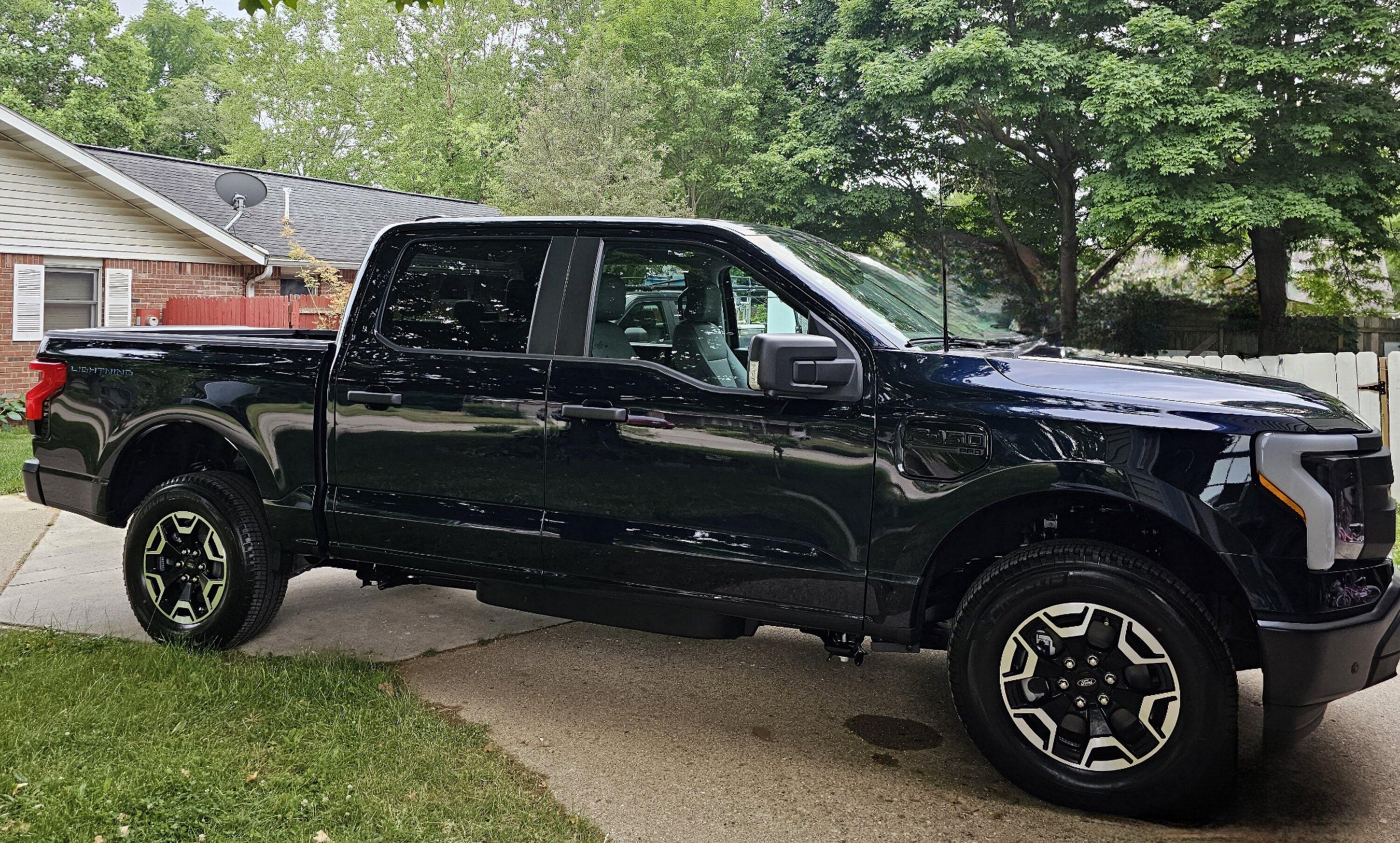 Ford F-150 Lightning ✅ 5/22/2023 Lightning Build Week Group (MY2023) 20230615_210645