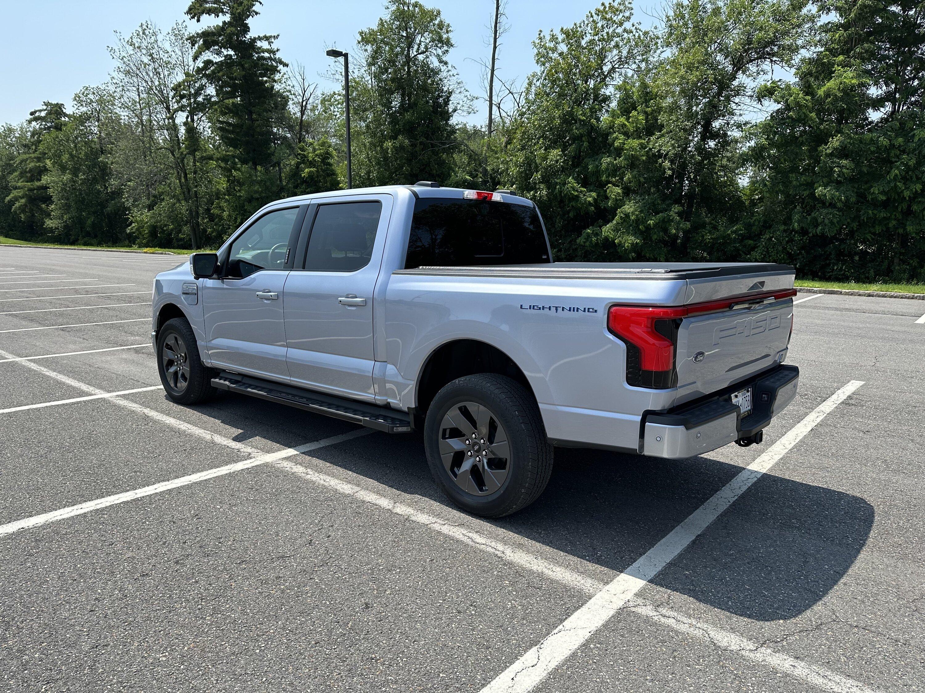 Ford F-150 Lightning FS: 2022 Lariat SR IMG_1472