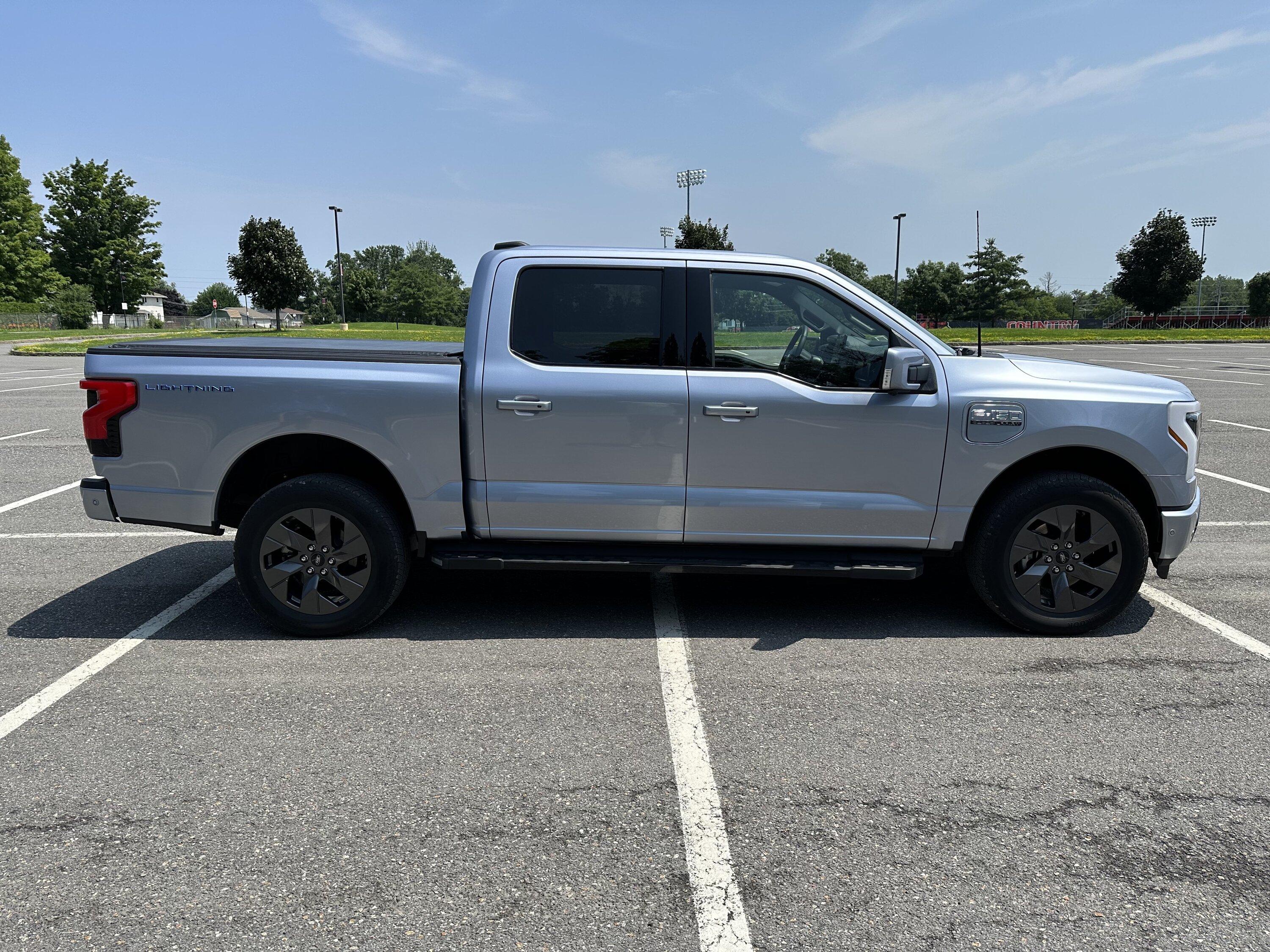 Ford F-150 Lightning FS: 2022 Lariat SR IMG_1473