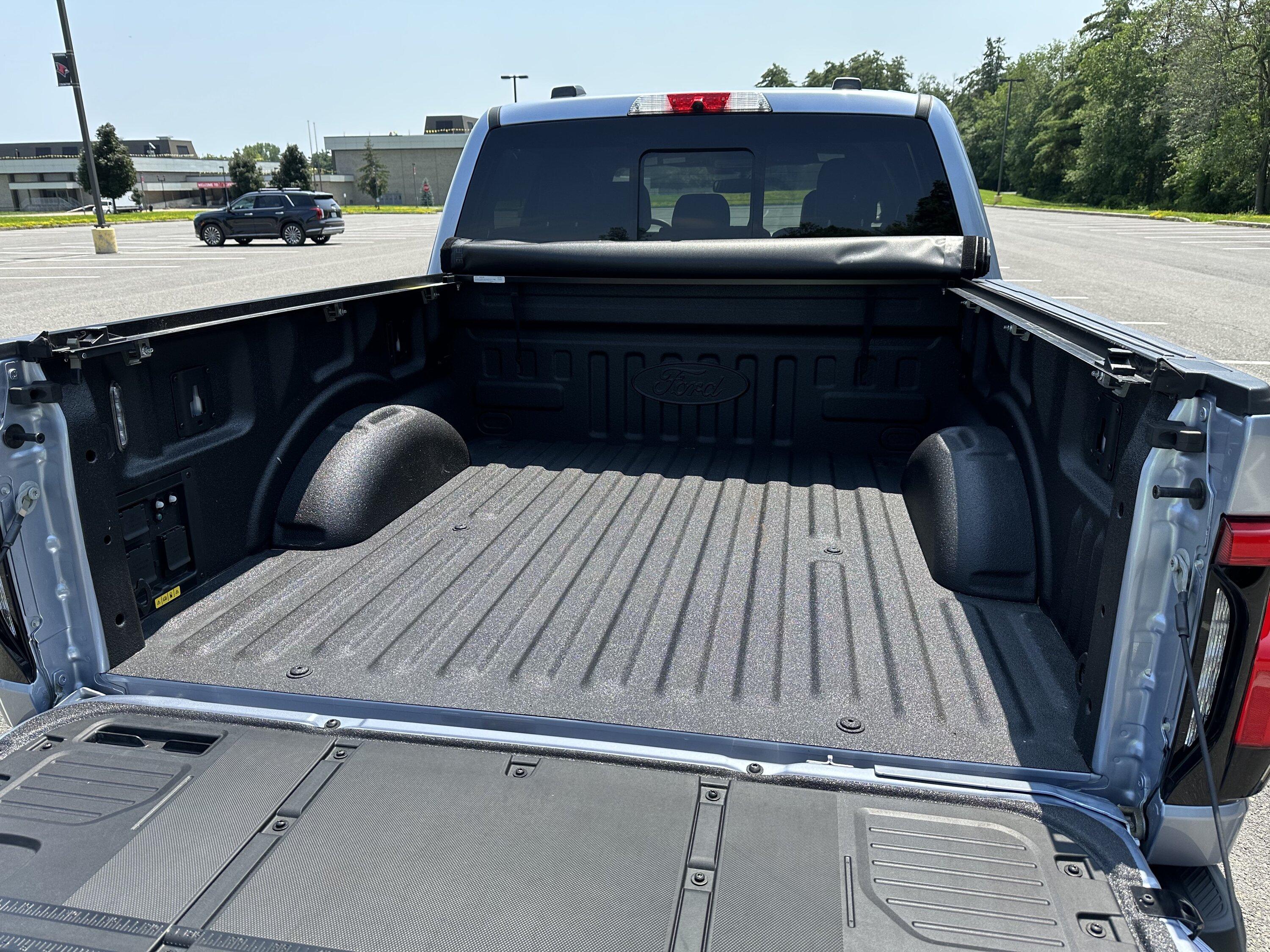 Ford F-150 Lightning FS: 2022 Lariat SR IMG_1557