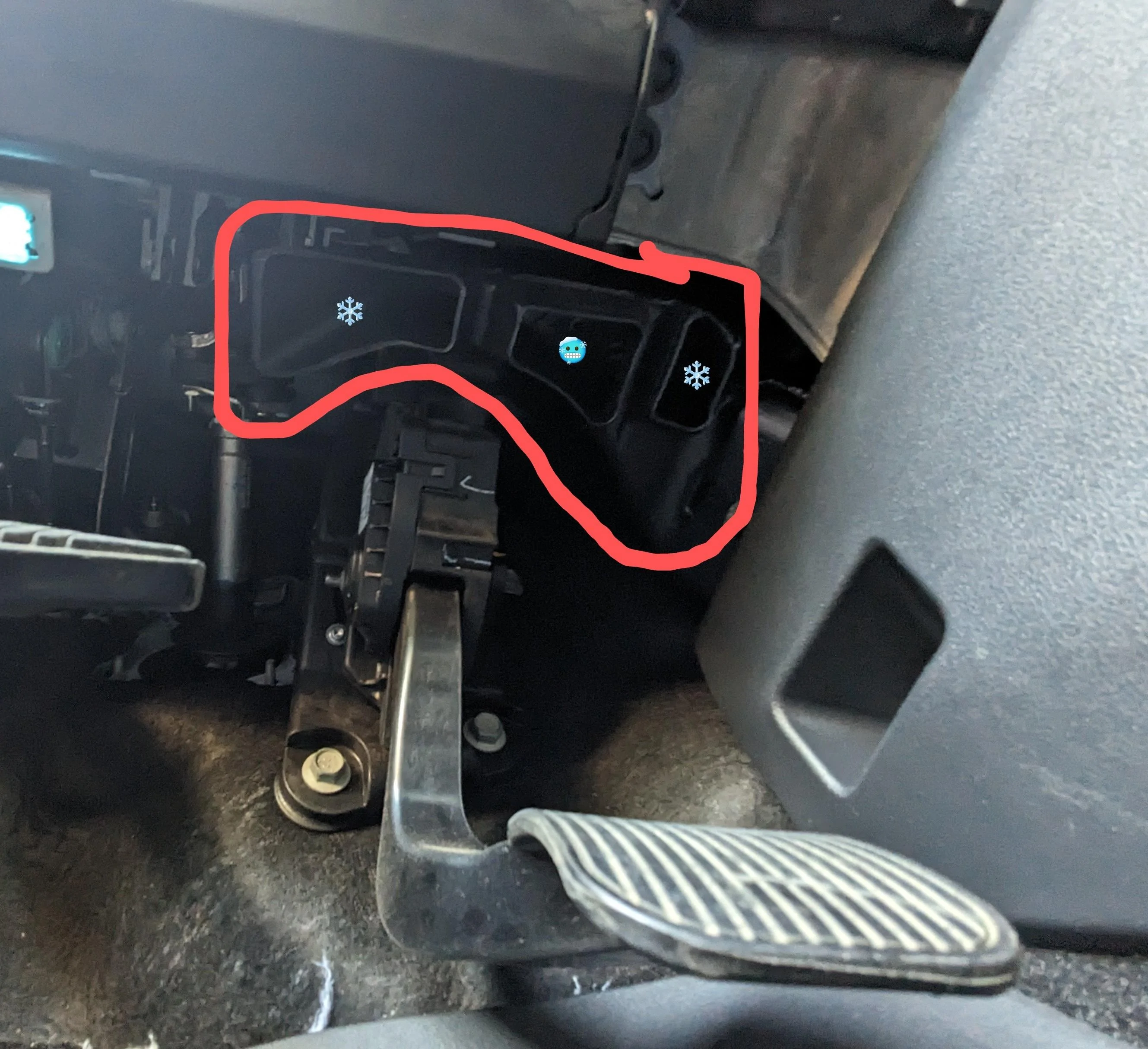 Ford F-150 Lightning Redirecting the drivers floor HVAC vent PXL_20230718_020406502~2