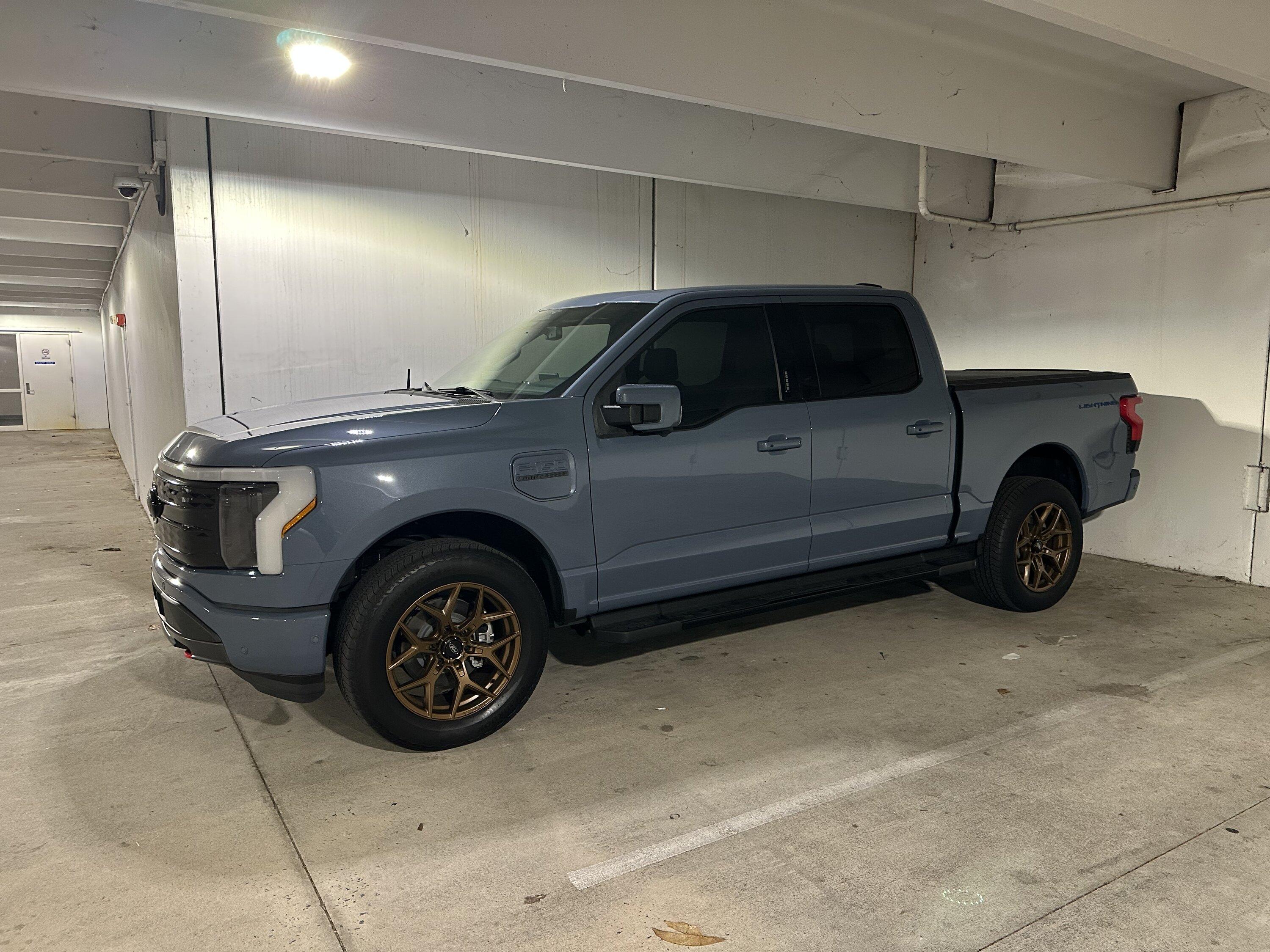 Ford F-150 Lightning Cool mod for VenomRex VR-601 wheels IMG_7359