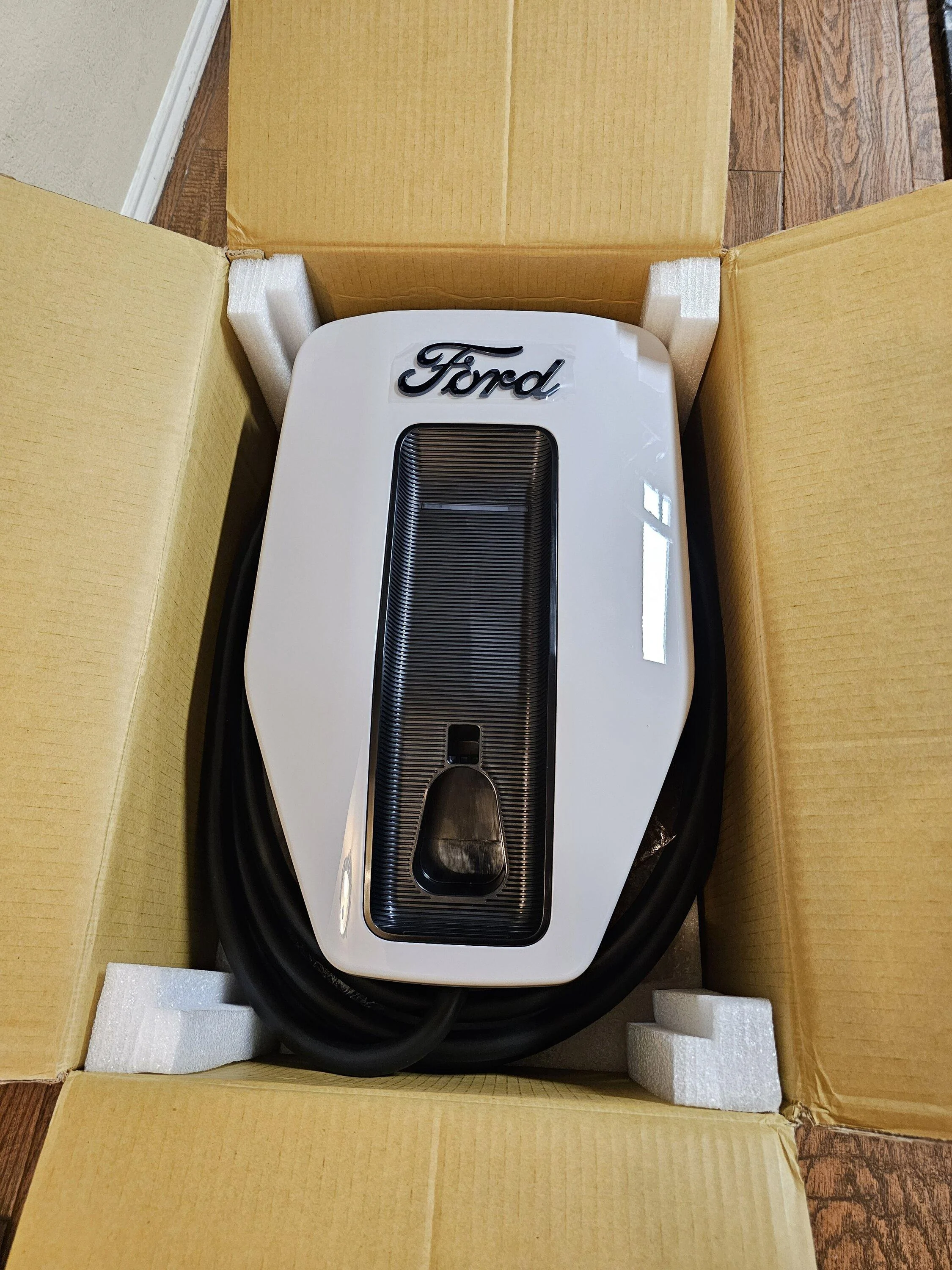 Ford F-150 Lightning New Ford Charge Station Pro - Dallas Texas Area 1_Main_Alt
