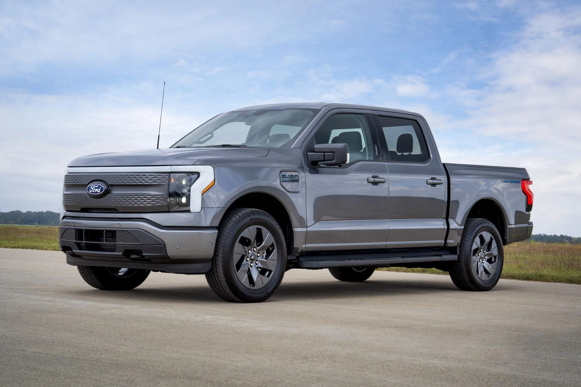 Ford F-150 Lightning F-150 Lightning FLASH Model Debuts with Heat Pump and Bigger Screen F-150 Lightning Flash 1