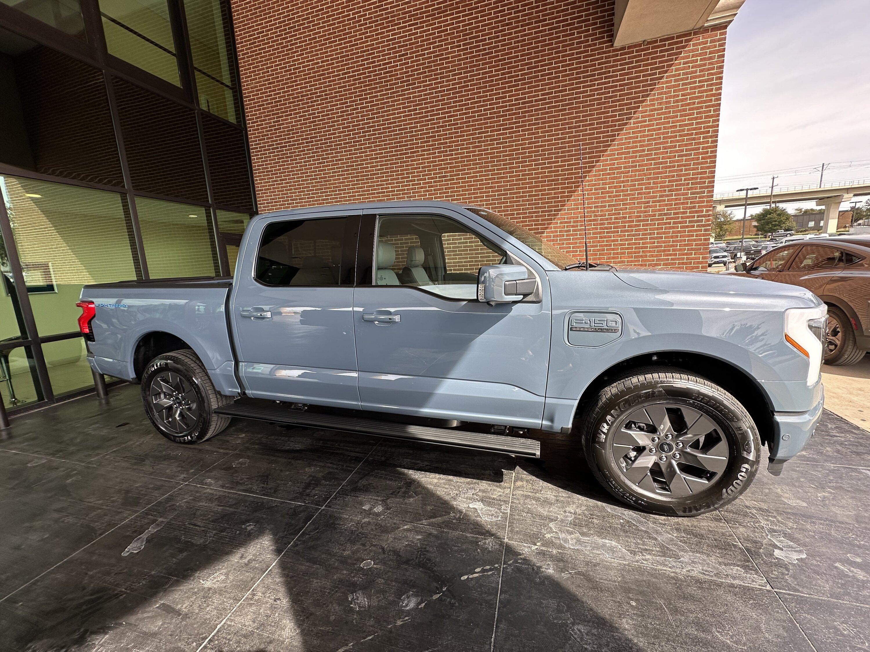 Ford F-150 Lightning ✅ 9/11/2023 Lightning Build Week Group (MY2023) IMG_3015