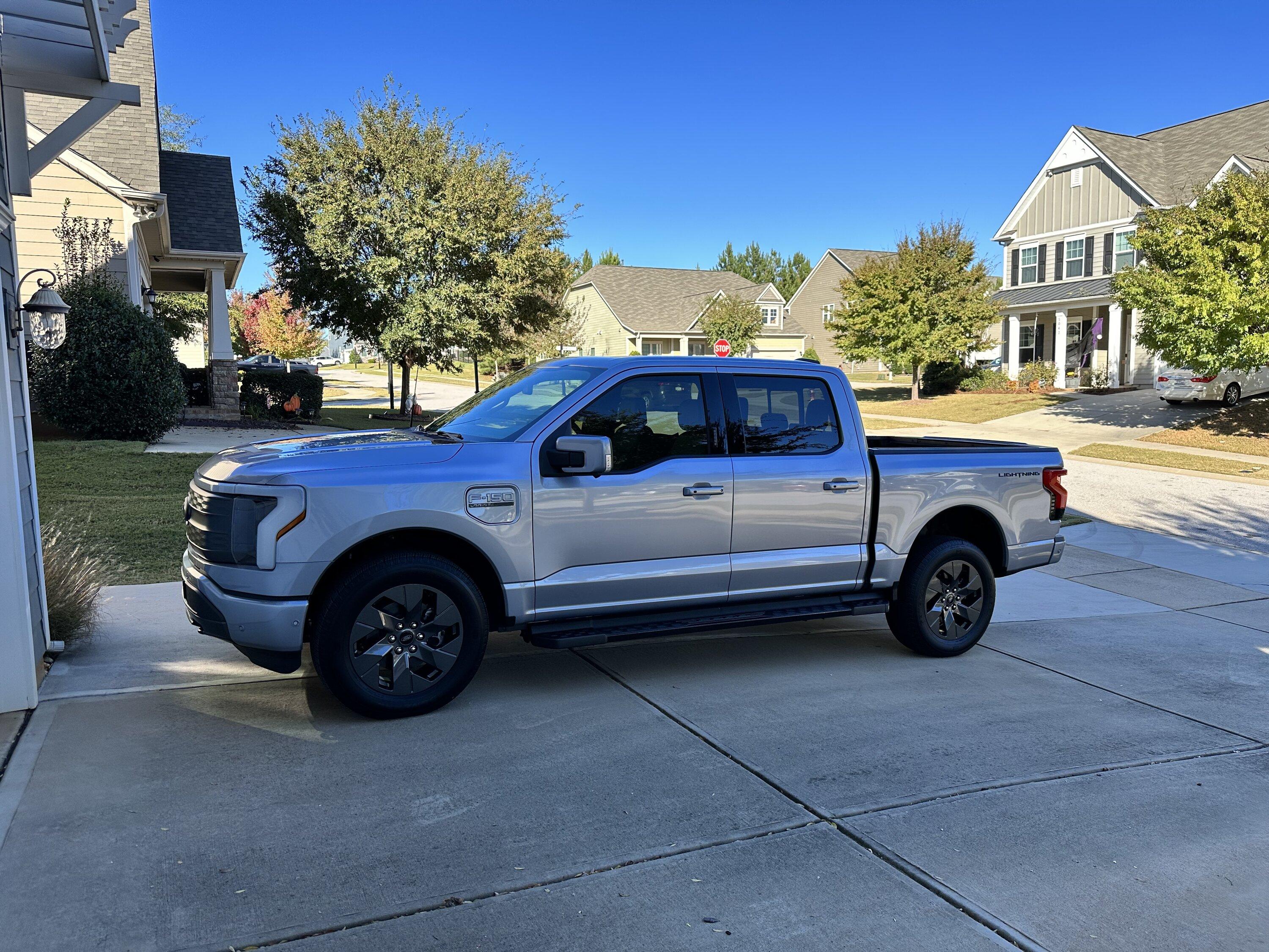 Ford F-150 Lightning ✅ 9/11/2023 Lightning Build Week Group (MY2023) IMG_3901