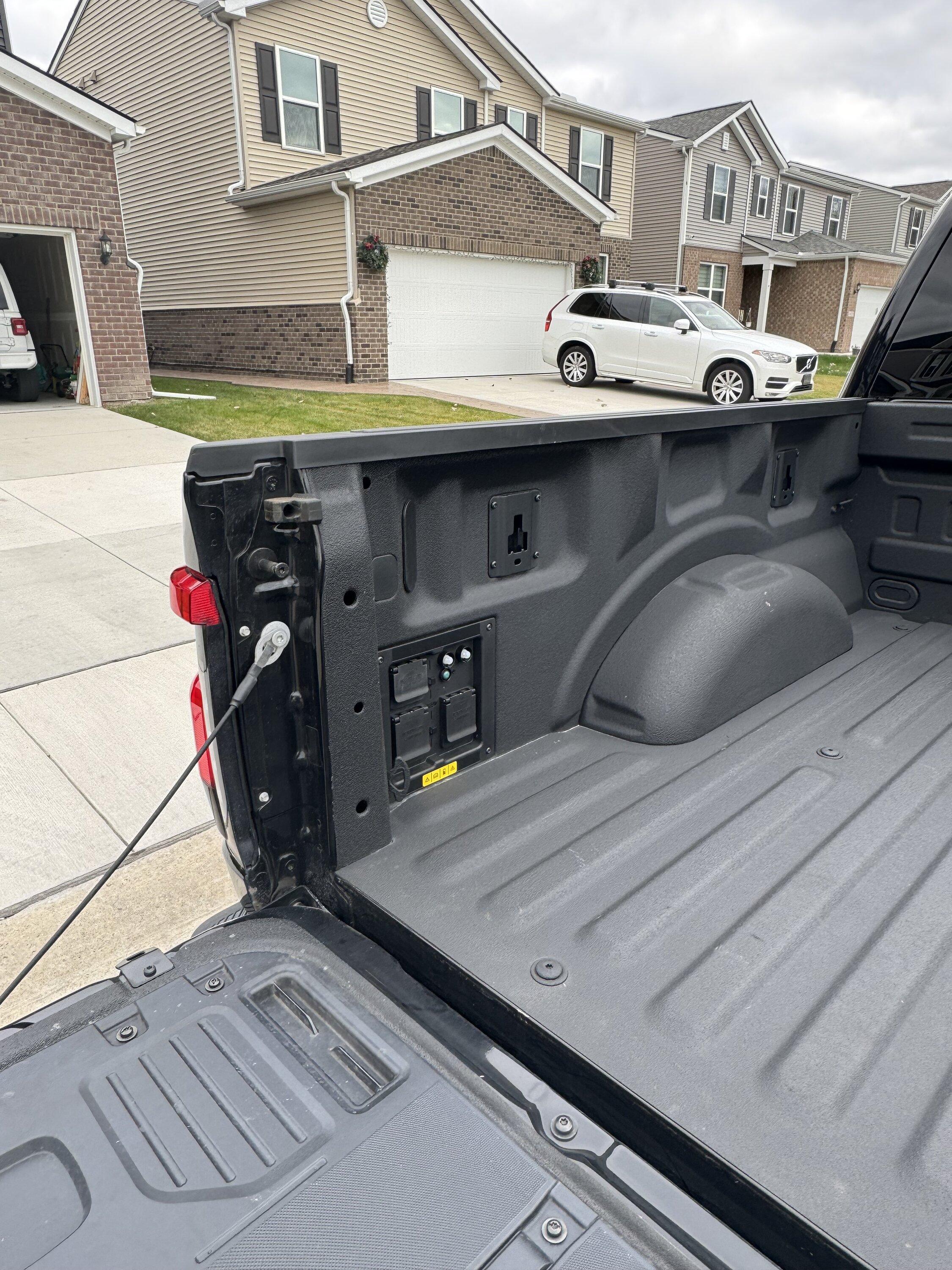 Ford F-150 Lightning 2023 PRO SR - 9300 Miles -  $51,500 IMG_4862