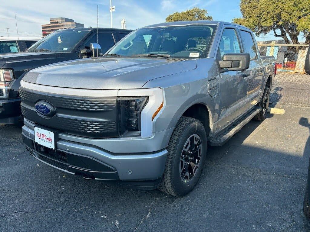 Ford F-150 Lightning ✅ 10/02/2023 Lightning Build Week Group (MY2023) image