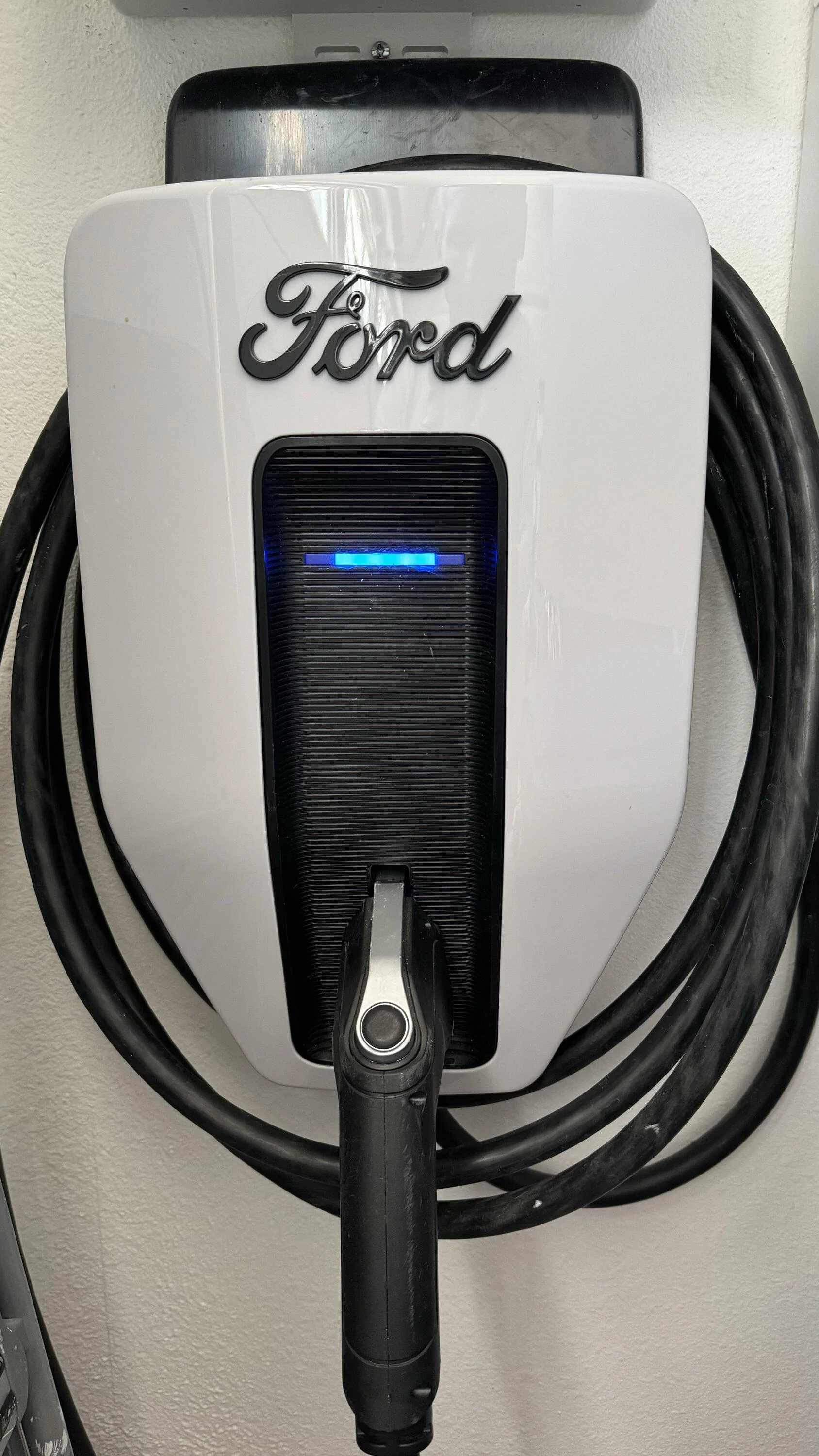 Ford F-150 Lightning Used Charge Station Pro in San Diego (Encinitas) in Very Good Condition $200 IMG_1061