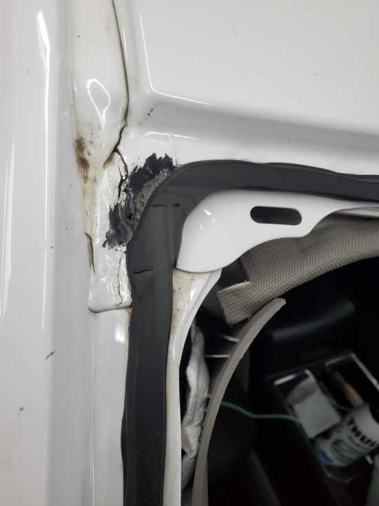 Ford F-150 Lightning Water in Cabin 16_133518_d8df98ade0c96106da57cb43e6194cbaaa407fc0